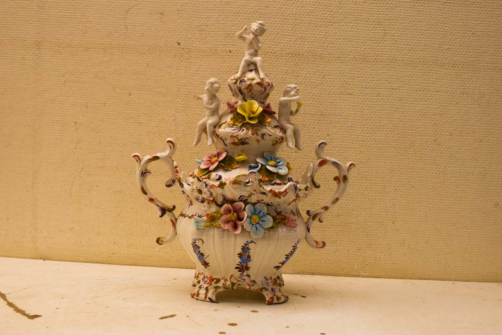 Porseleinen   vaas met deksel  50058