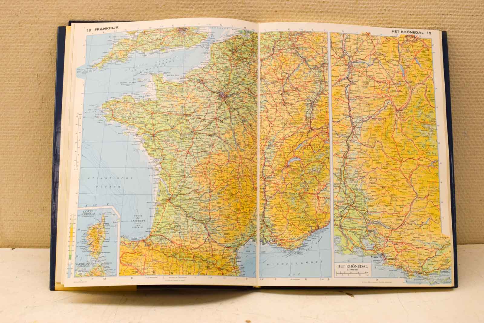 Alternative view of Times de Wereldatlas  50065