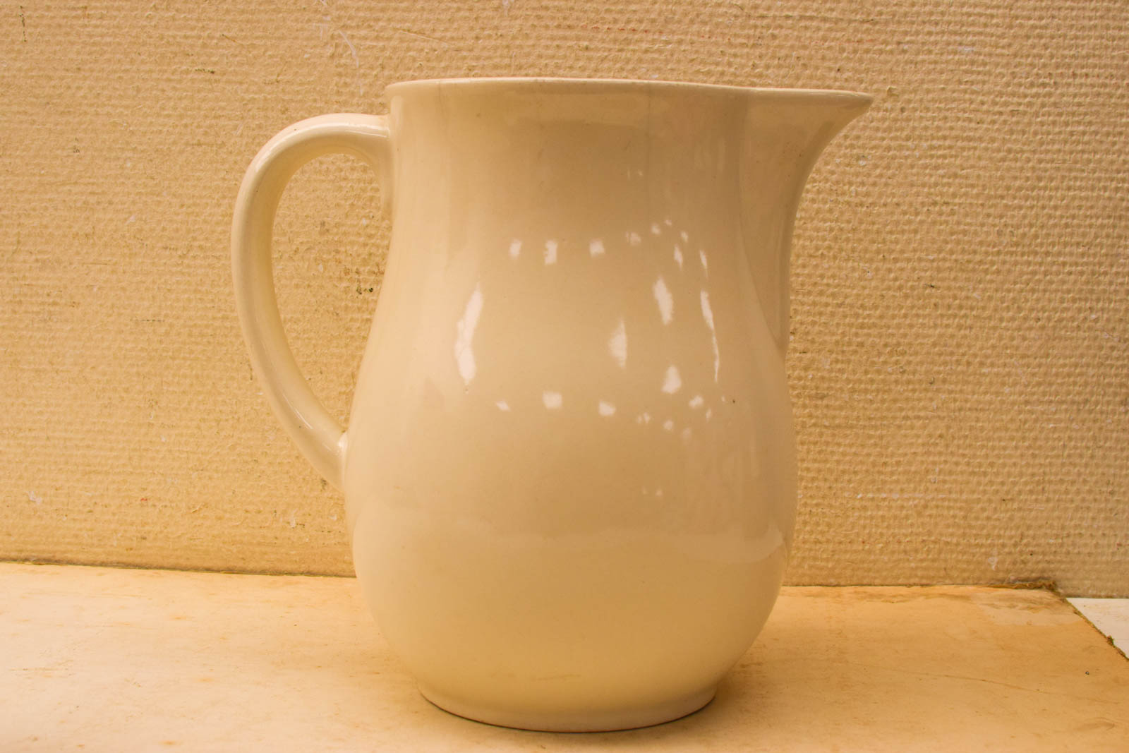 Alternative view of Porseleinen   Waskom met schaal  50070