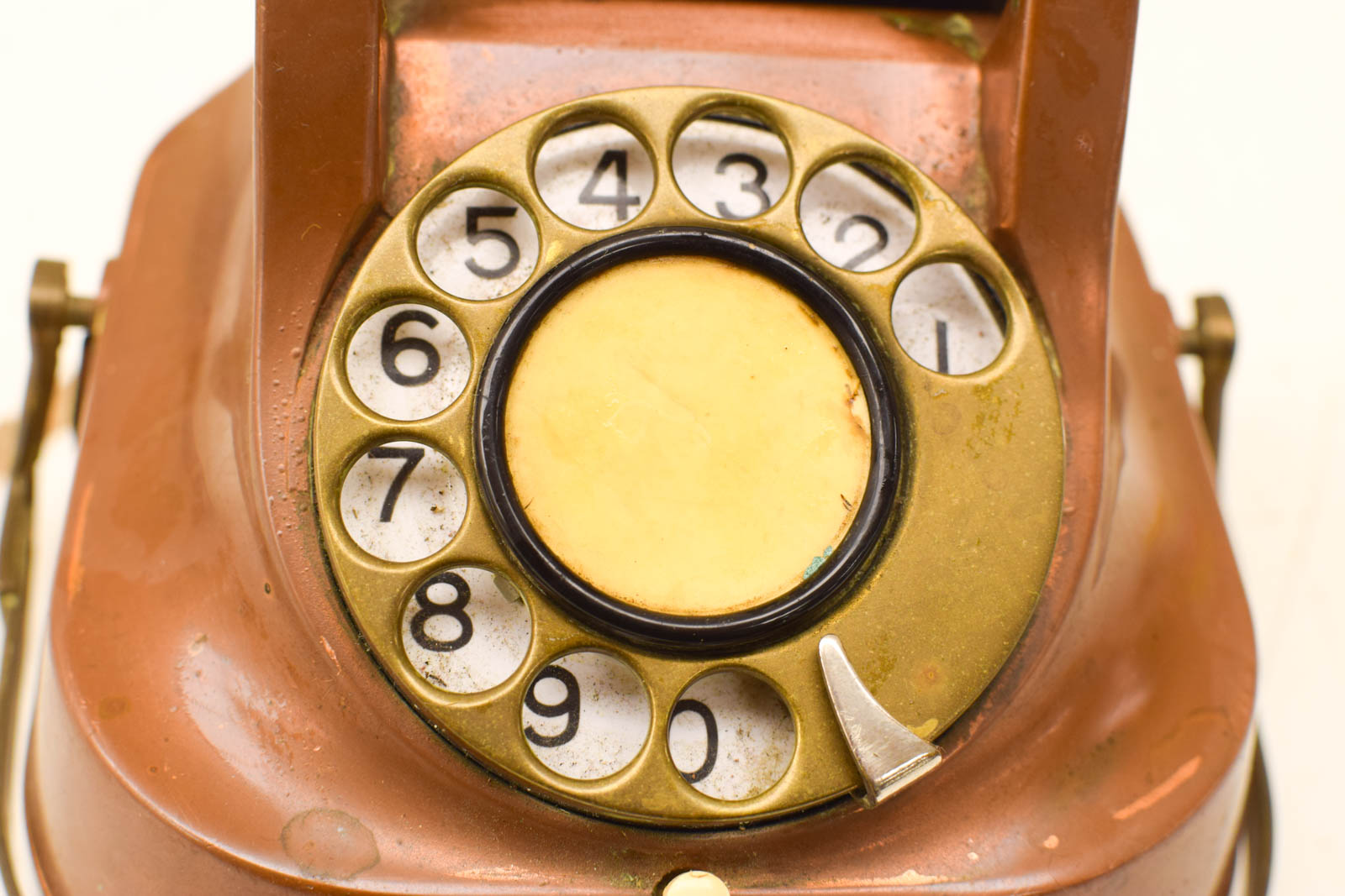 Alternative view of Bronzen Draaischijf telefoon  50079