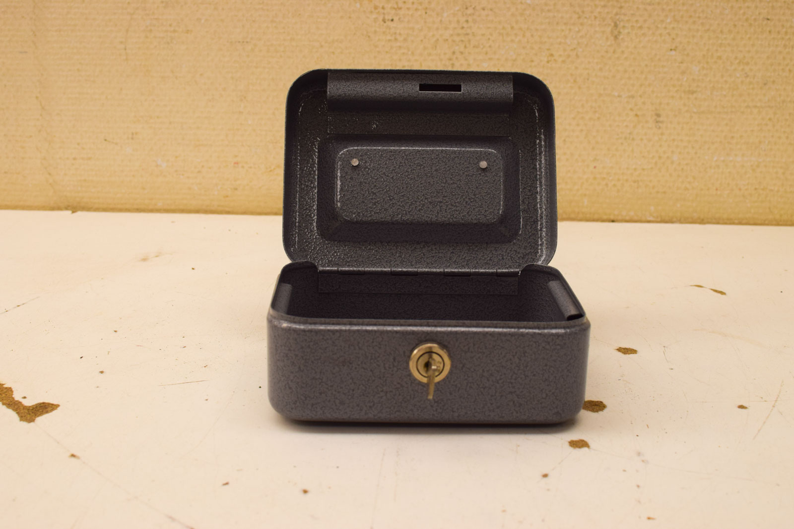 Alternative view of Safety Metalen geldkistje 50083