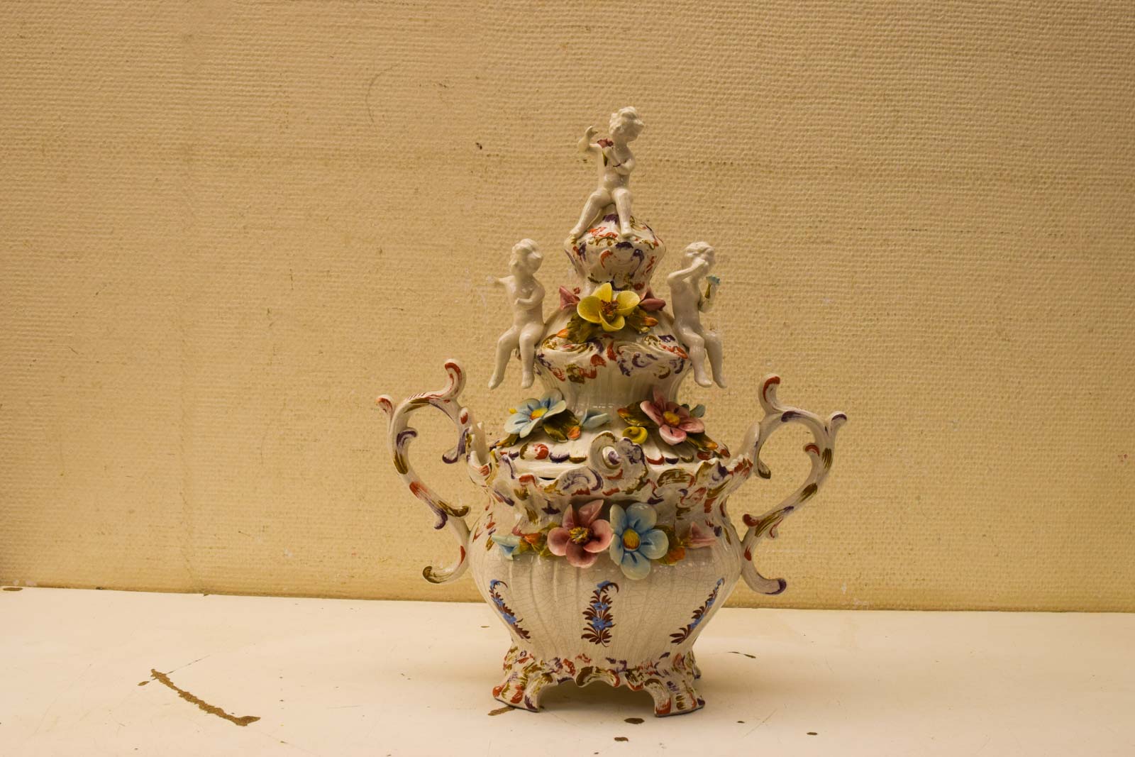 Porseleinen vaas met deksel  50087