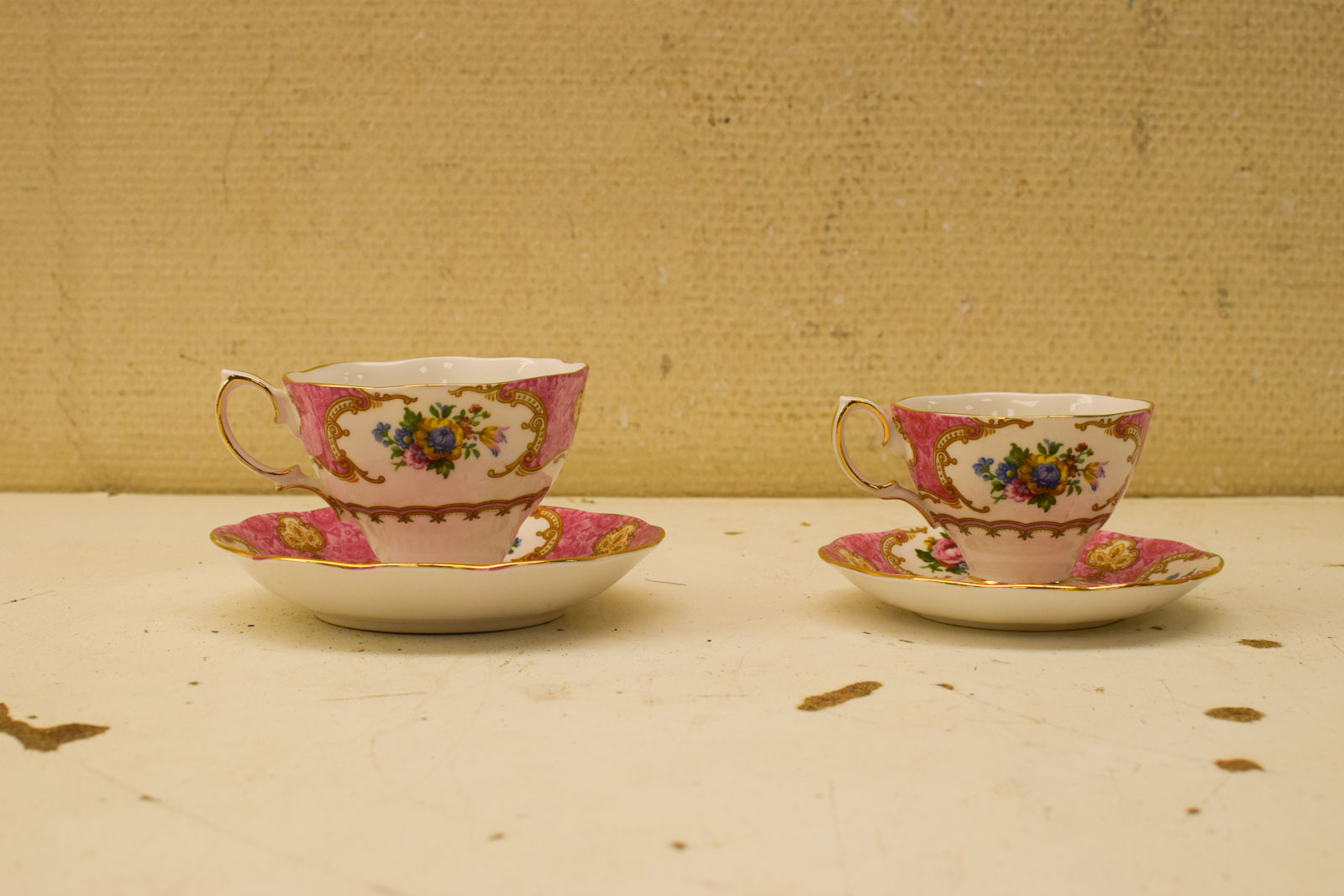 Alternative view of 4 delig  Royal Albert Porseleinen kop en schotel 50097