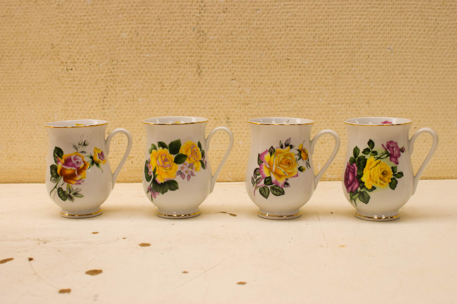 4 Porseleinen bekers  50125