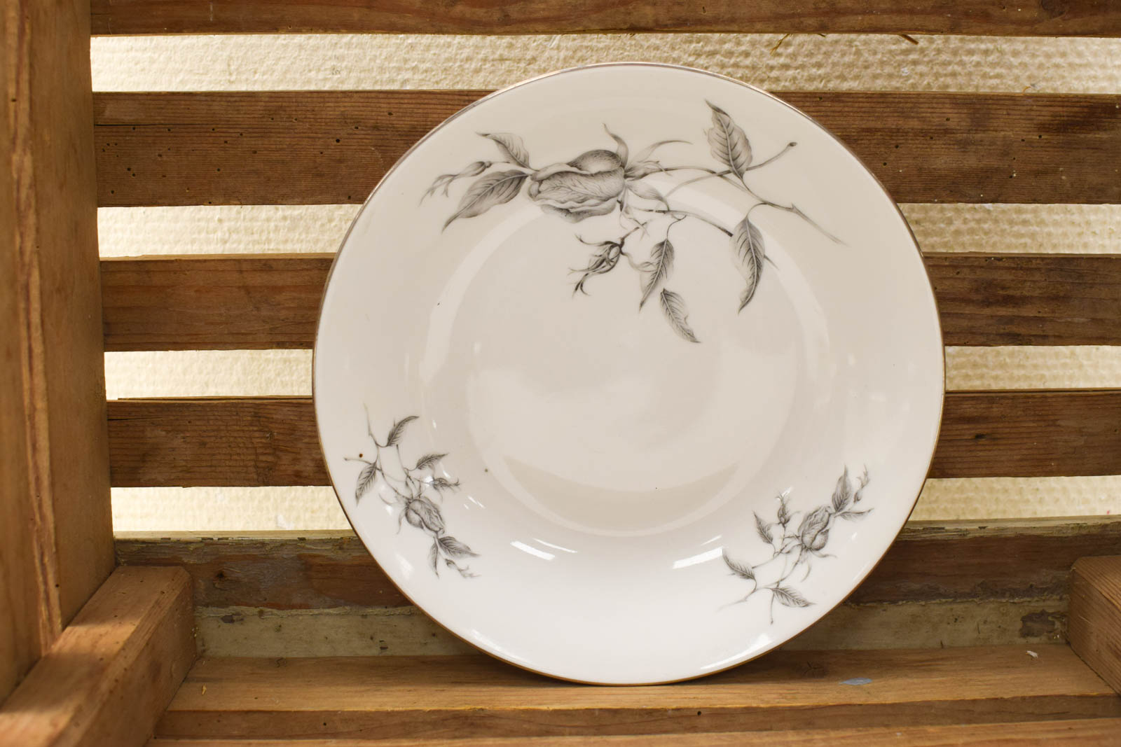 Alternative view of 6 stuks porseleinen diepe  borden met prent van een roos  50148