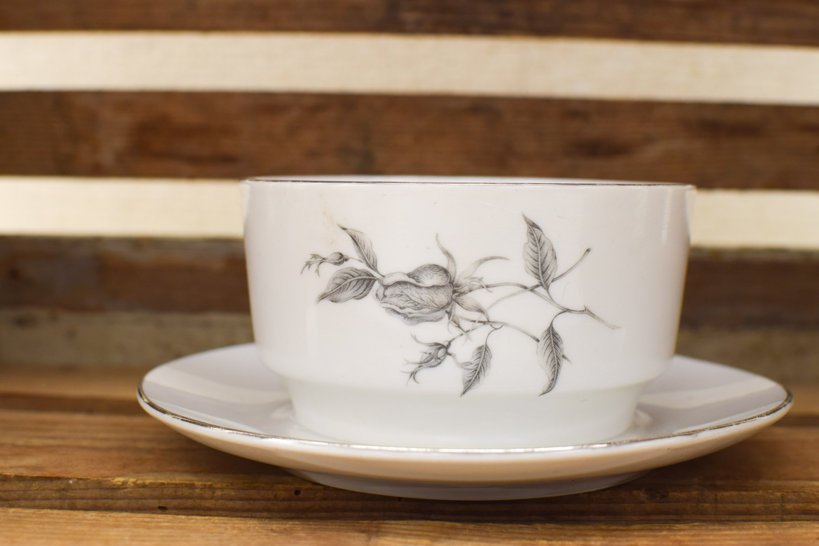 Porseleinen ronde Jus/Saus schaaltje met vast schoteltje  50152