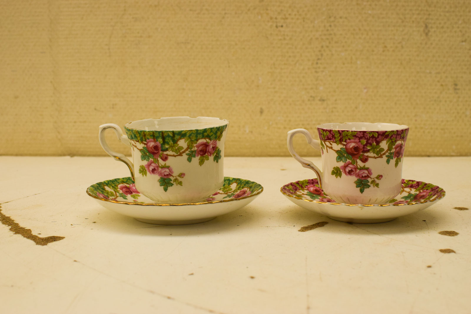 4 delig    Royal Stafford porseleinen kop en schotels  50155