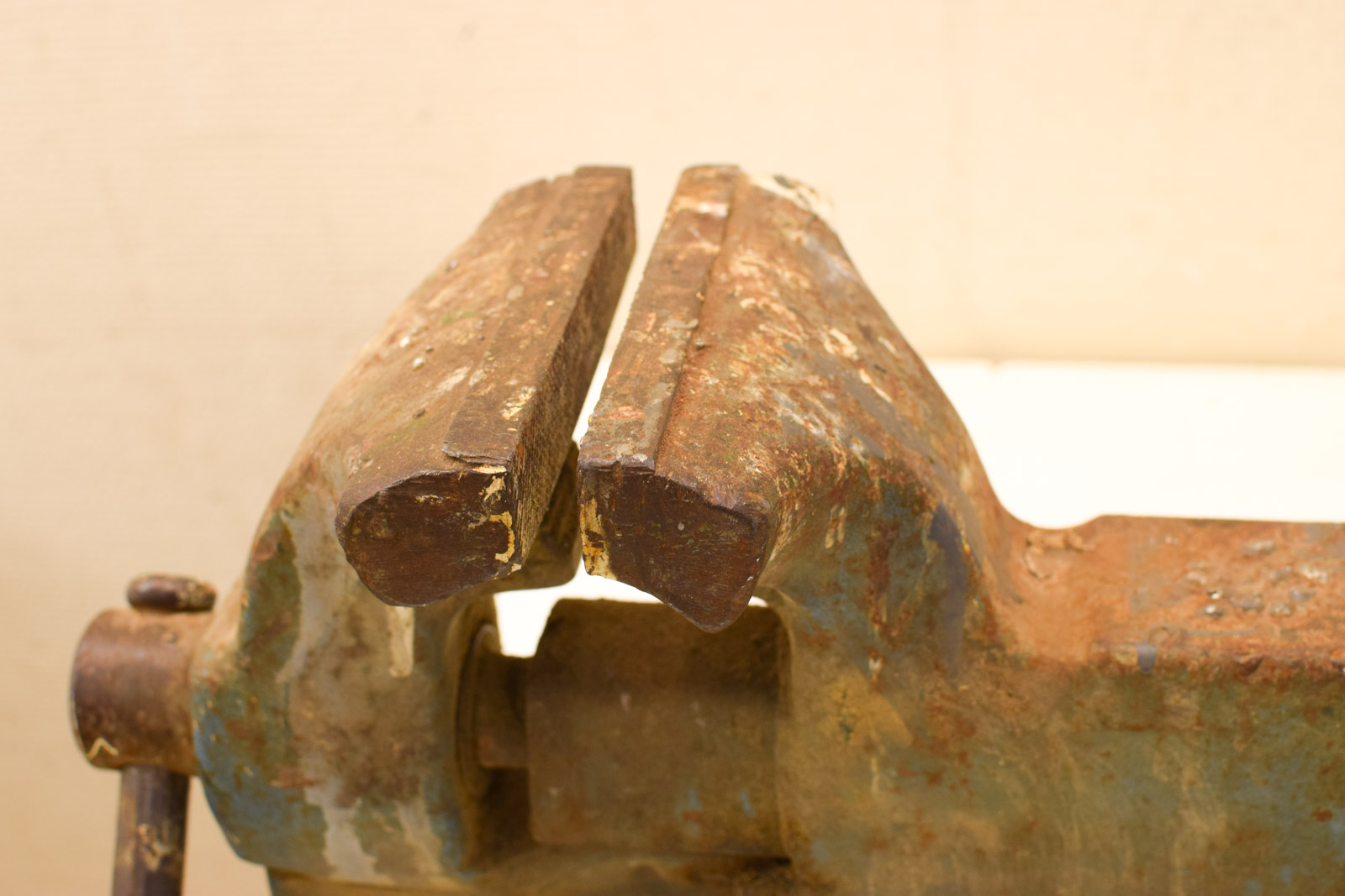 Alternative view of Ijzeren Bankschroef  50157