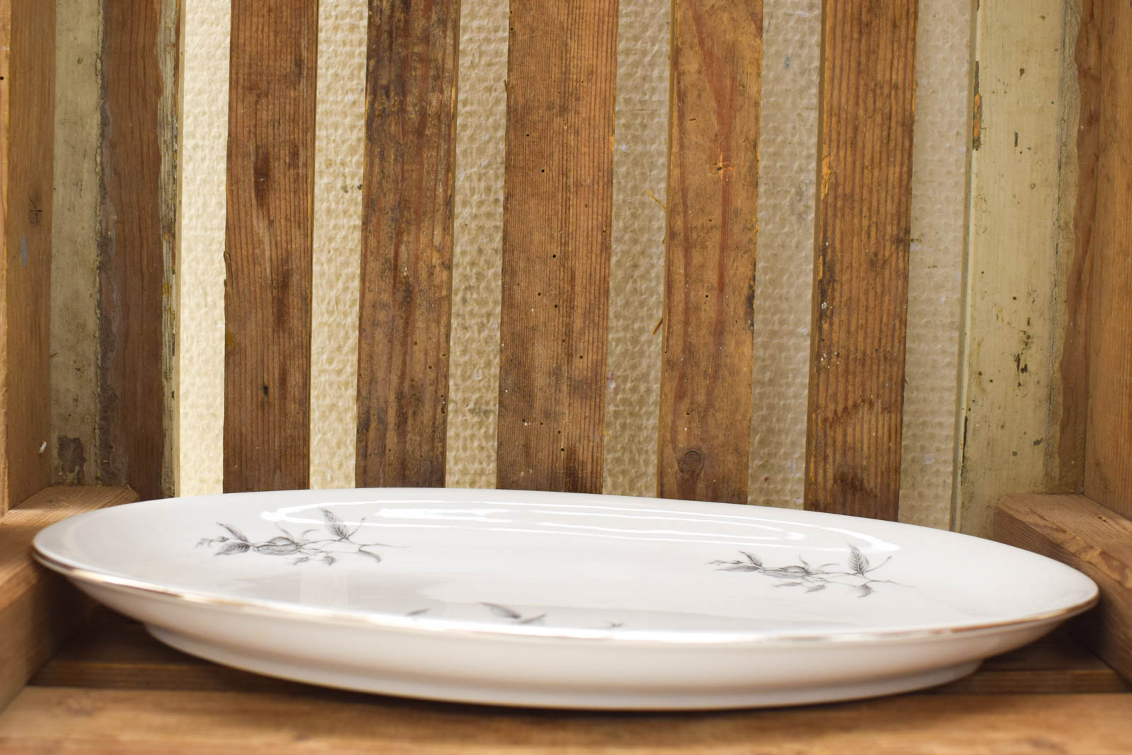 Porseleinen schaal met prent van een roos  50173