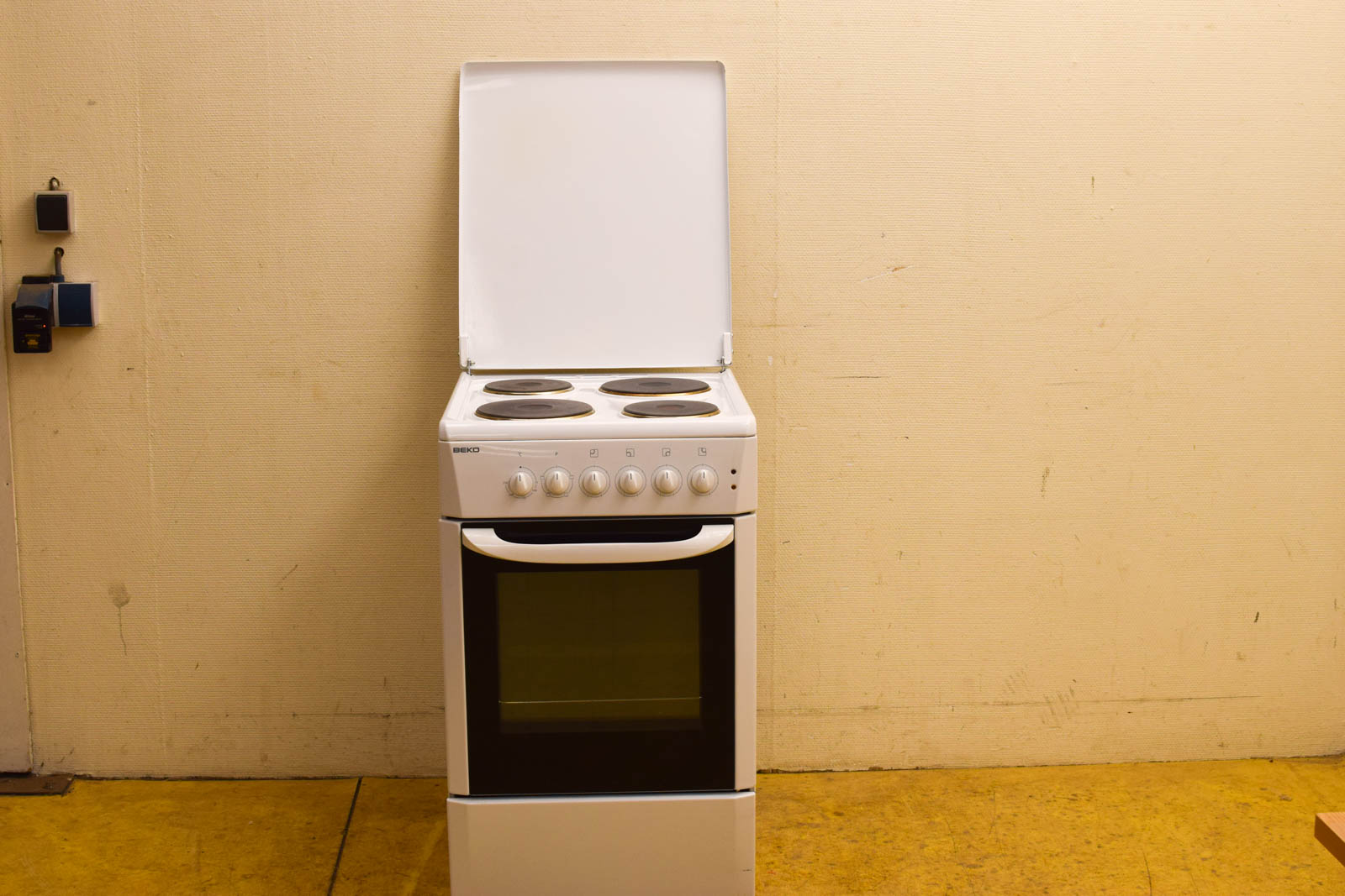 Alternative view of Beko Elektrische fornuis 50176