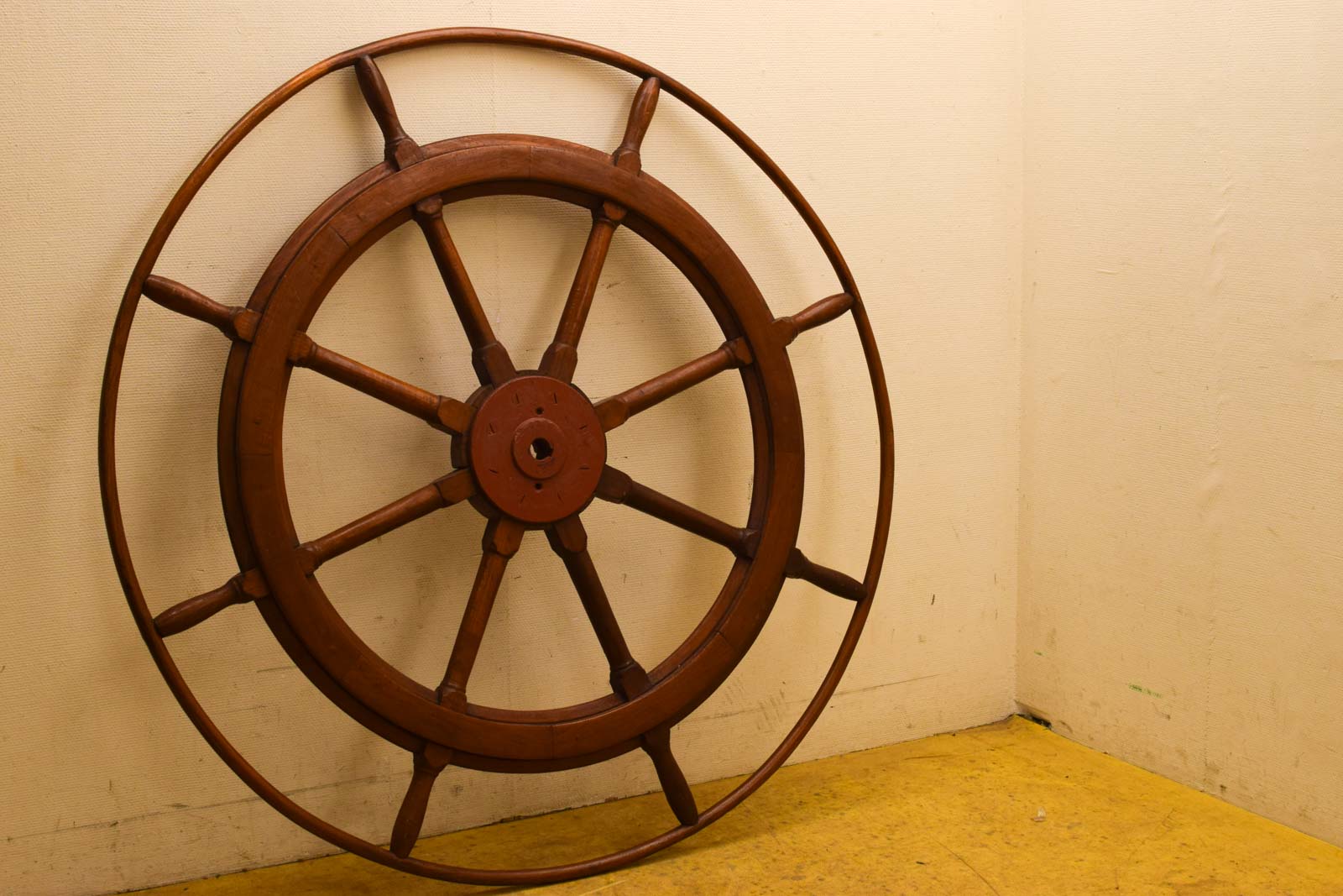 Alternative view of Houten  scheepsstuur / Stuurwiel  50193