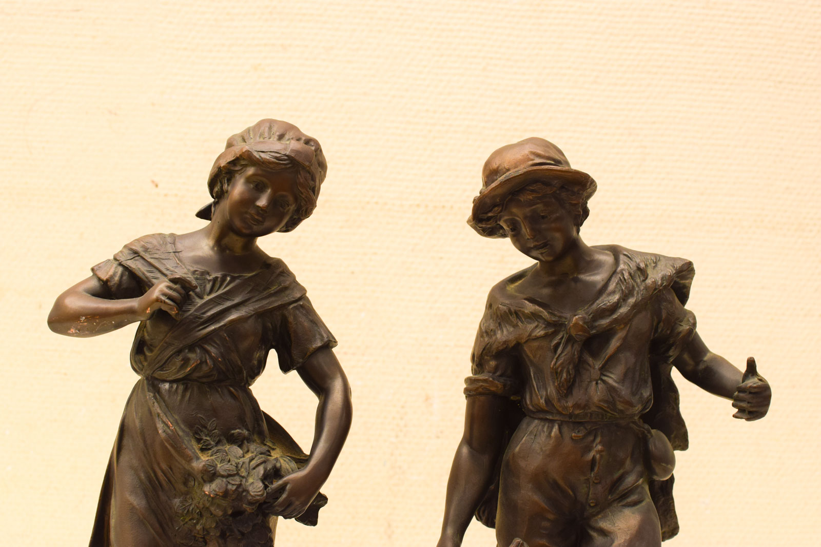 Alternative view of 2 stuks Zinken beelden een Herder met zijn hond en een  Herderin  met een schaap  50247