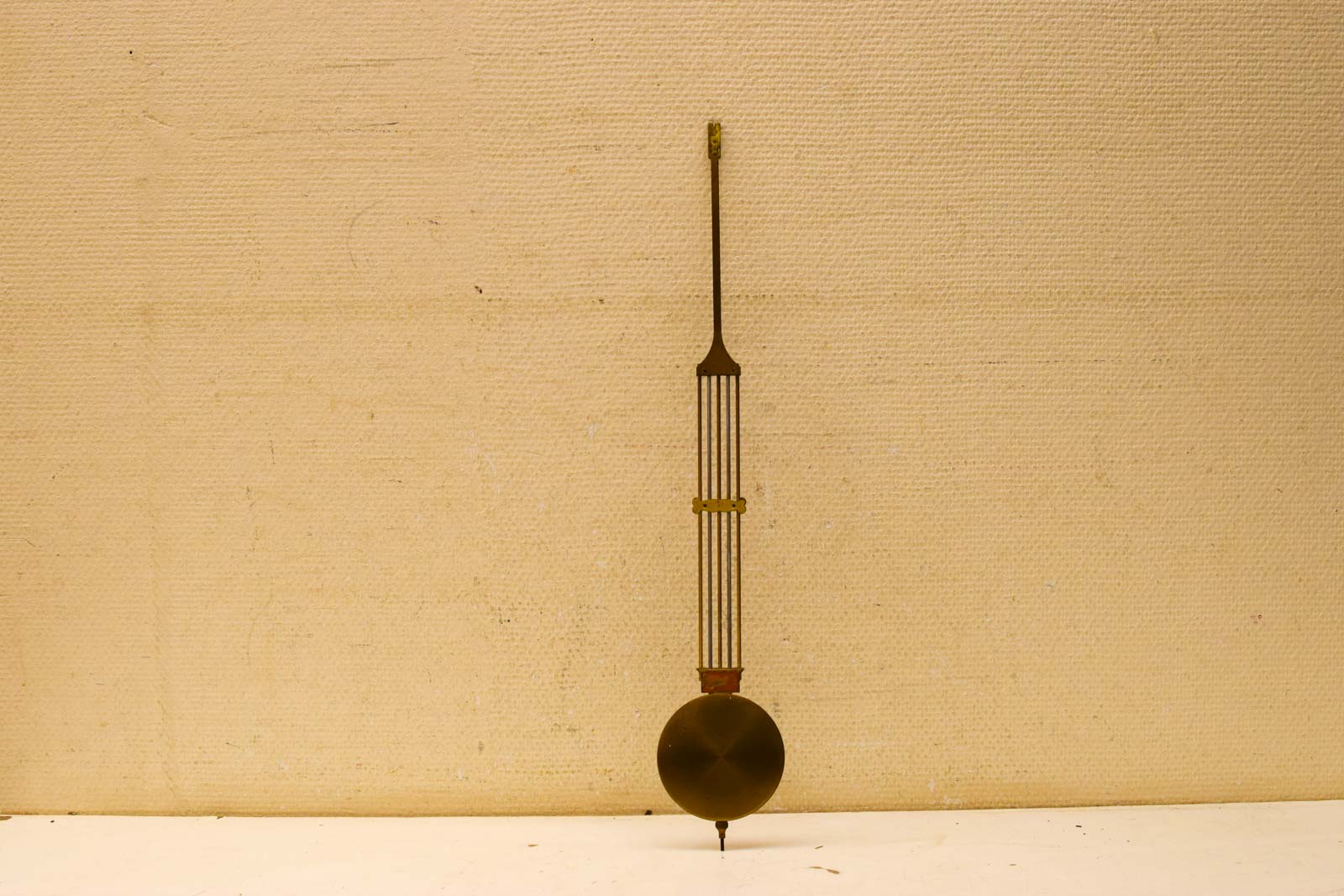 Alternative view of Slinger van een klok met haakje  50249