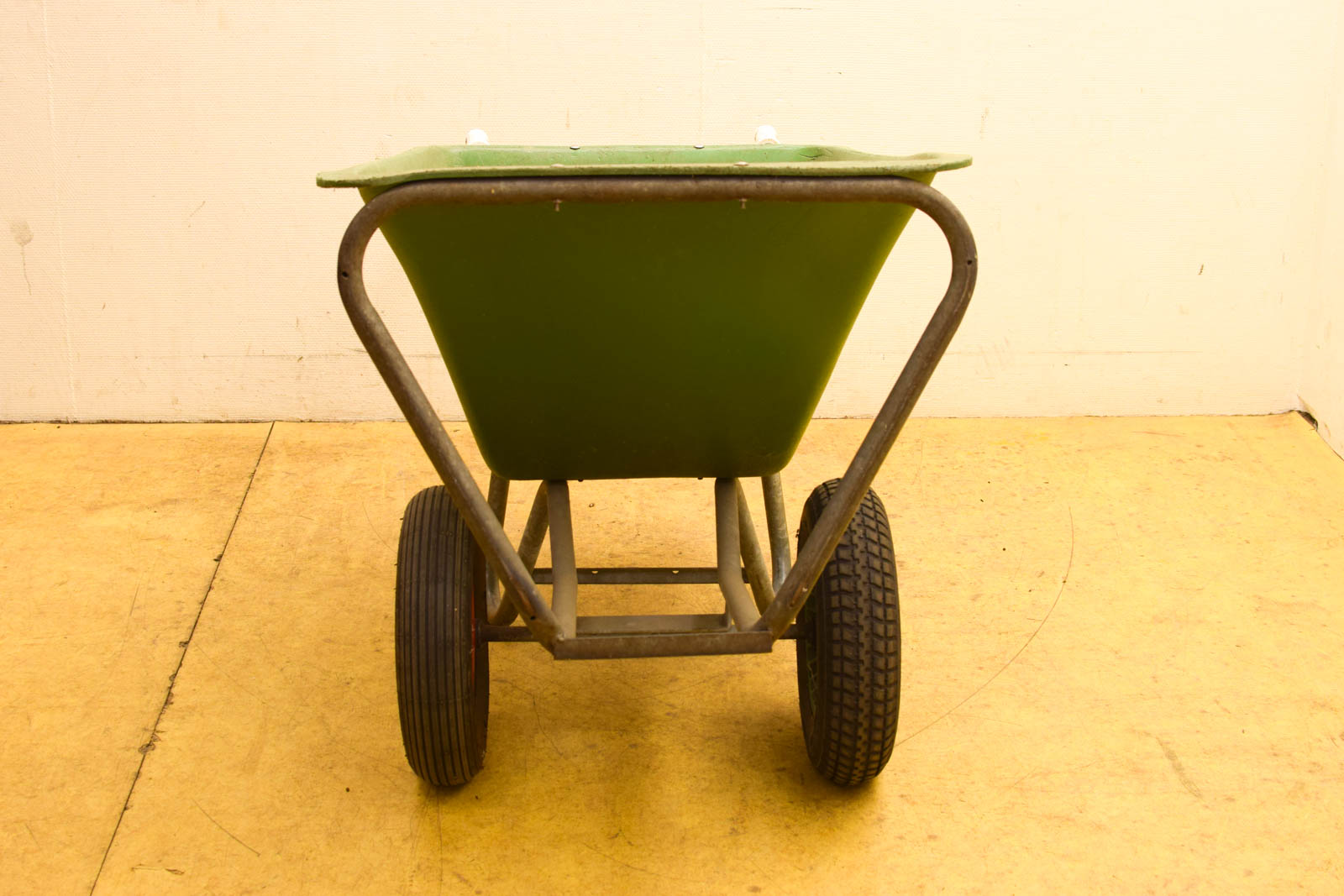 Alternative view of Kruiwagen met 2 wielen  30319