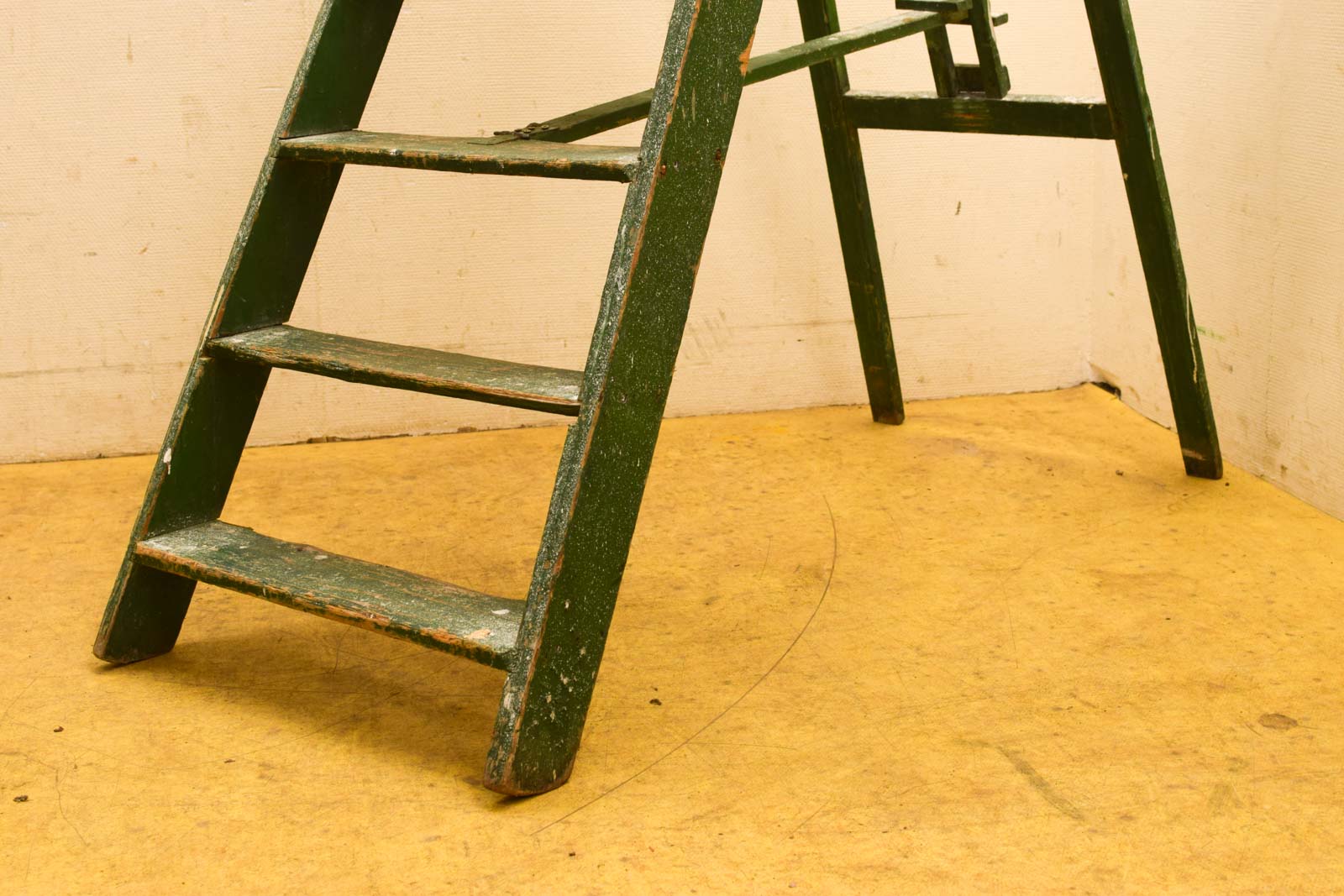 Alternative view of Houten Schilderstrap  30349