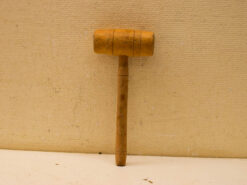 Nooitgedacht houten hamer met houten handvat  30368