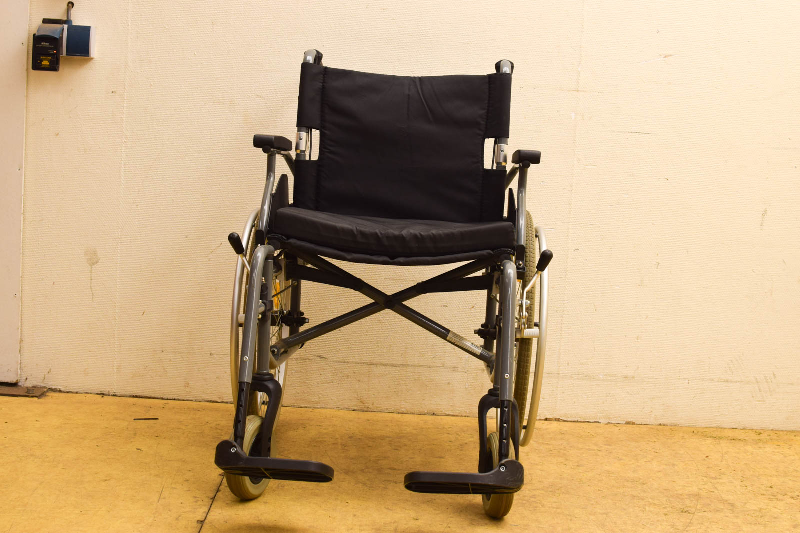 Alternative view of Inklapbare rolstoel  50436