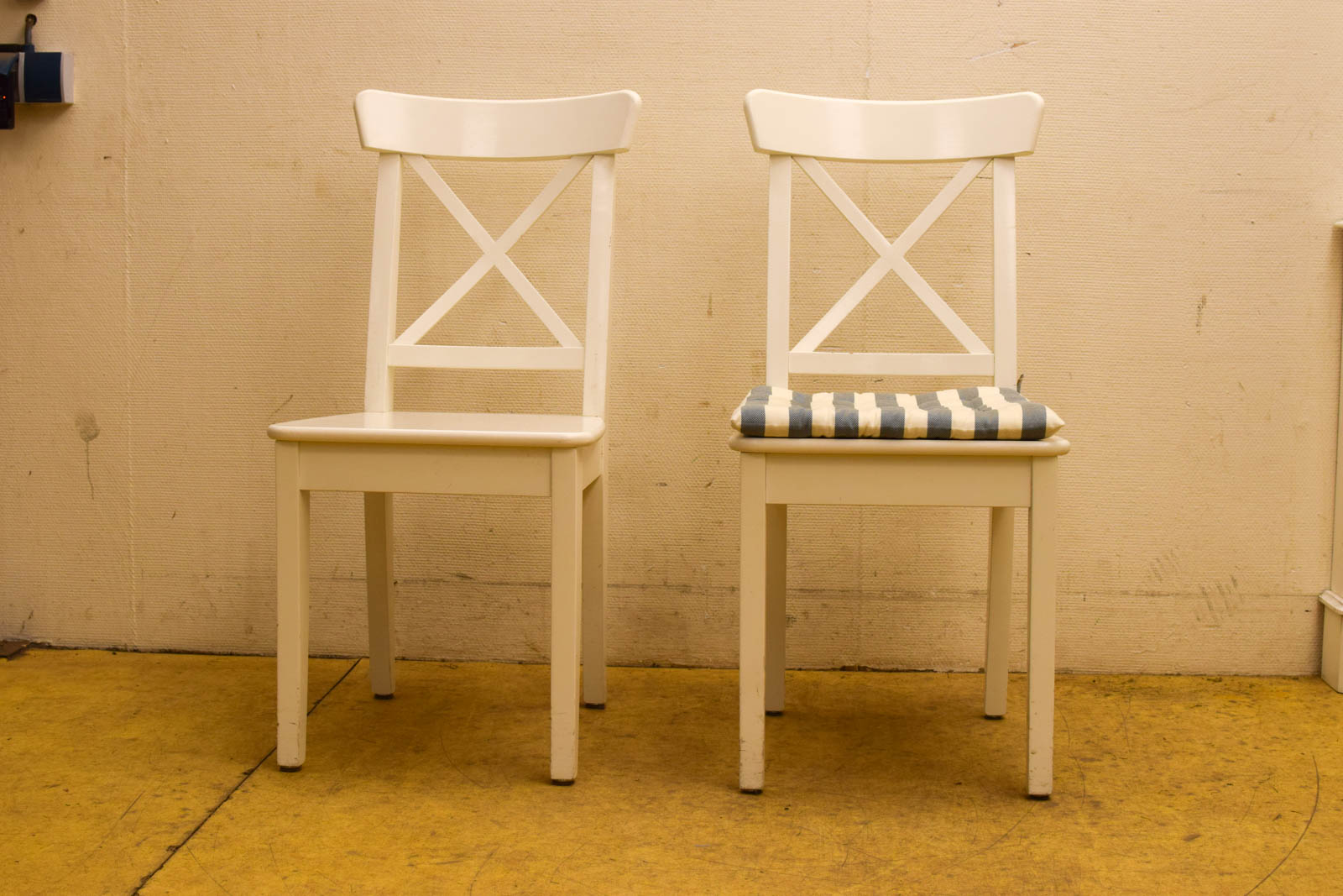 6 stuks Houten stoelen 50447