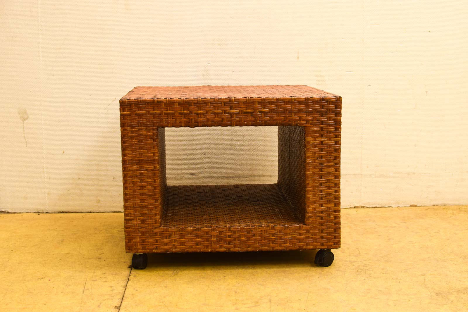 Bijzettafel op wieltjes 50448