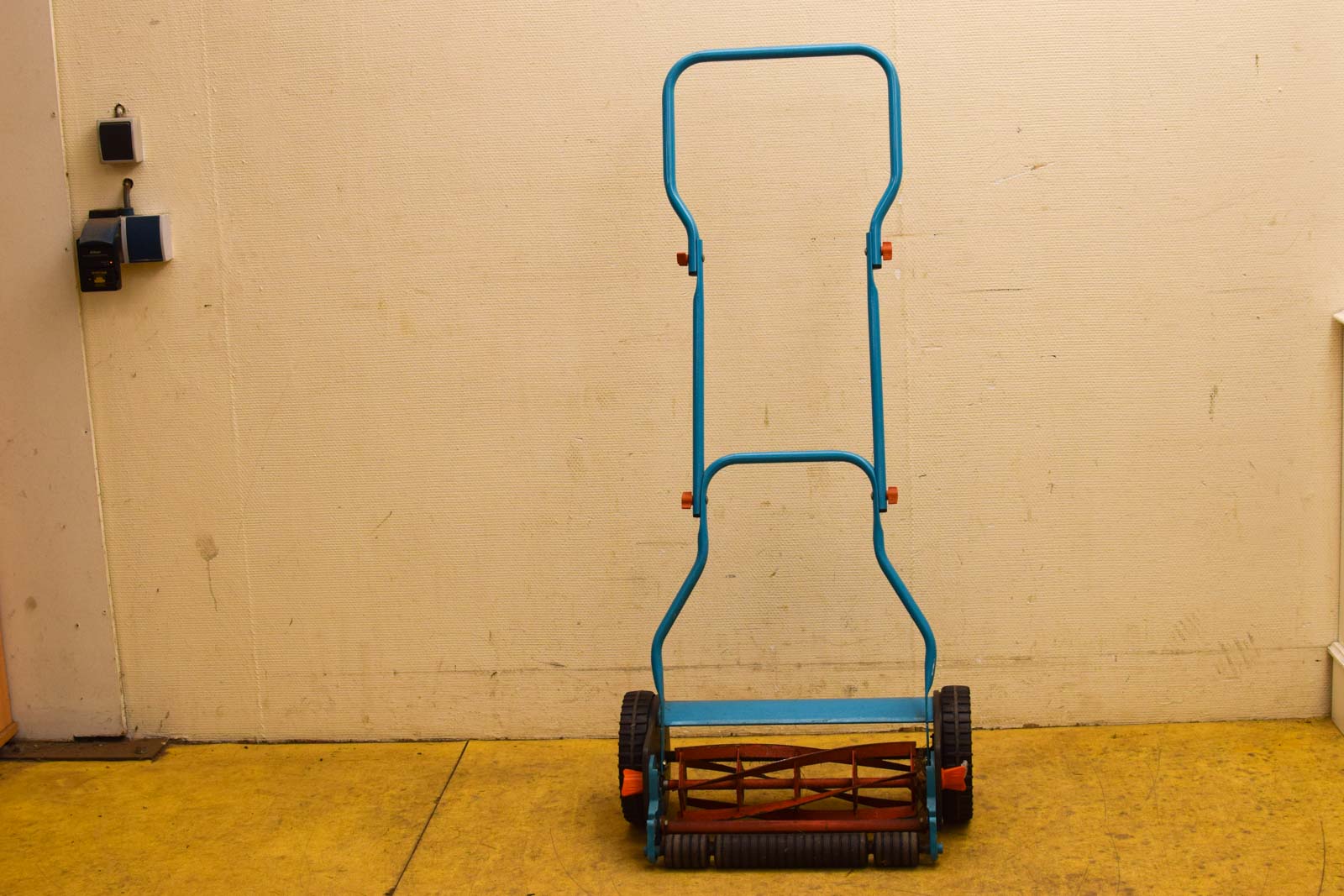 Alternative view of Gardena 380 Handgrasmaaier  50460