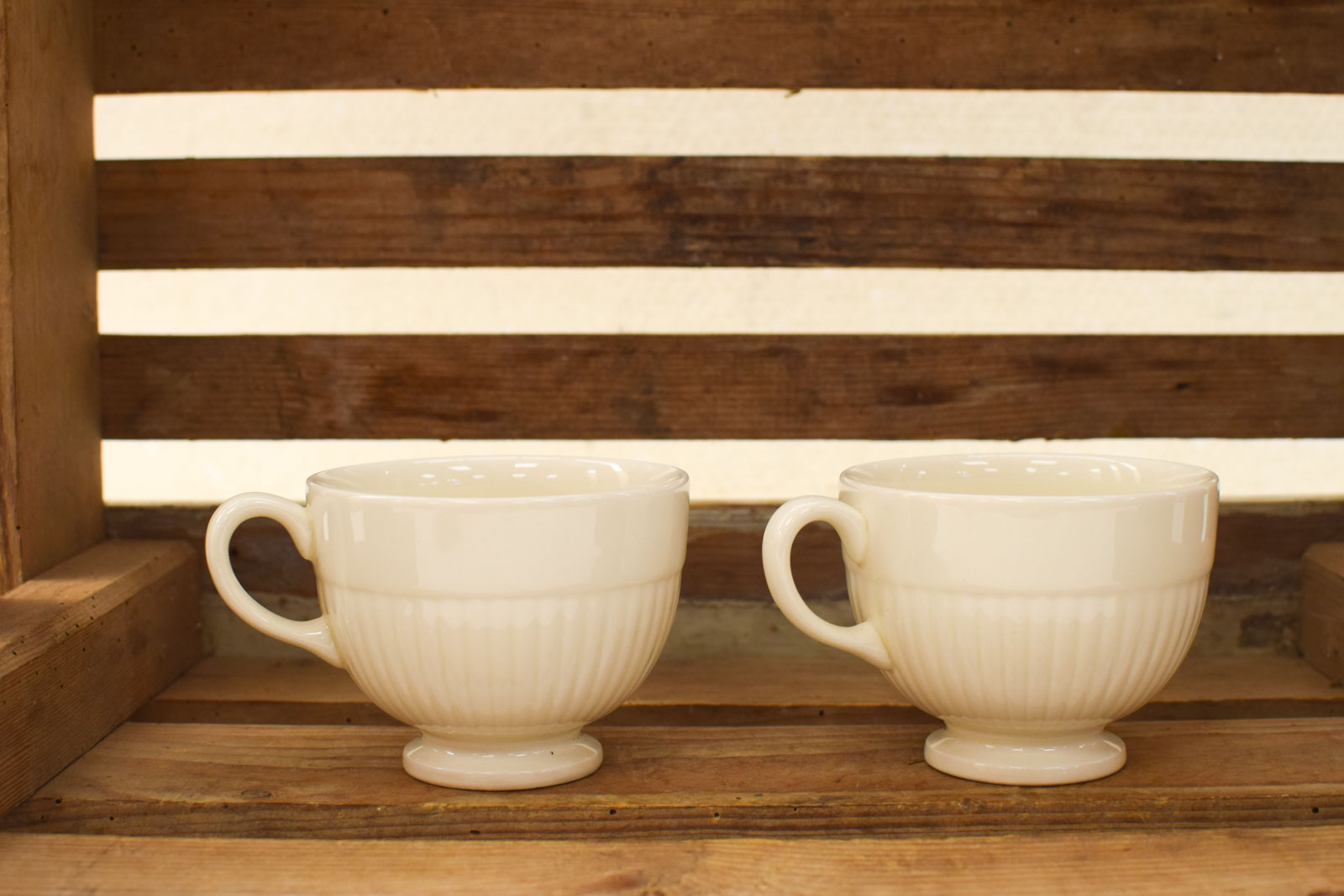 Alternative view of 2 stuks Wedgwood porseleinen kopjes  50471