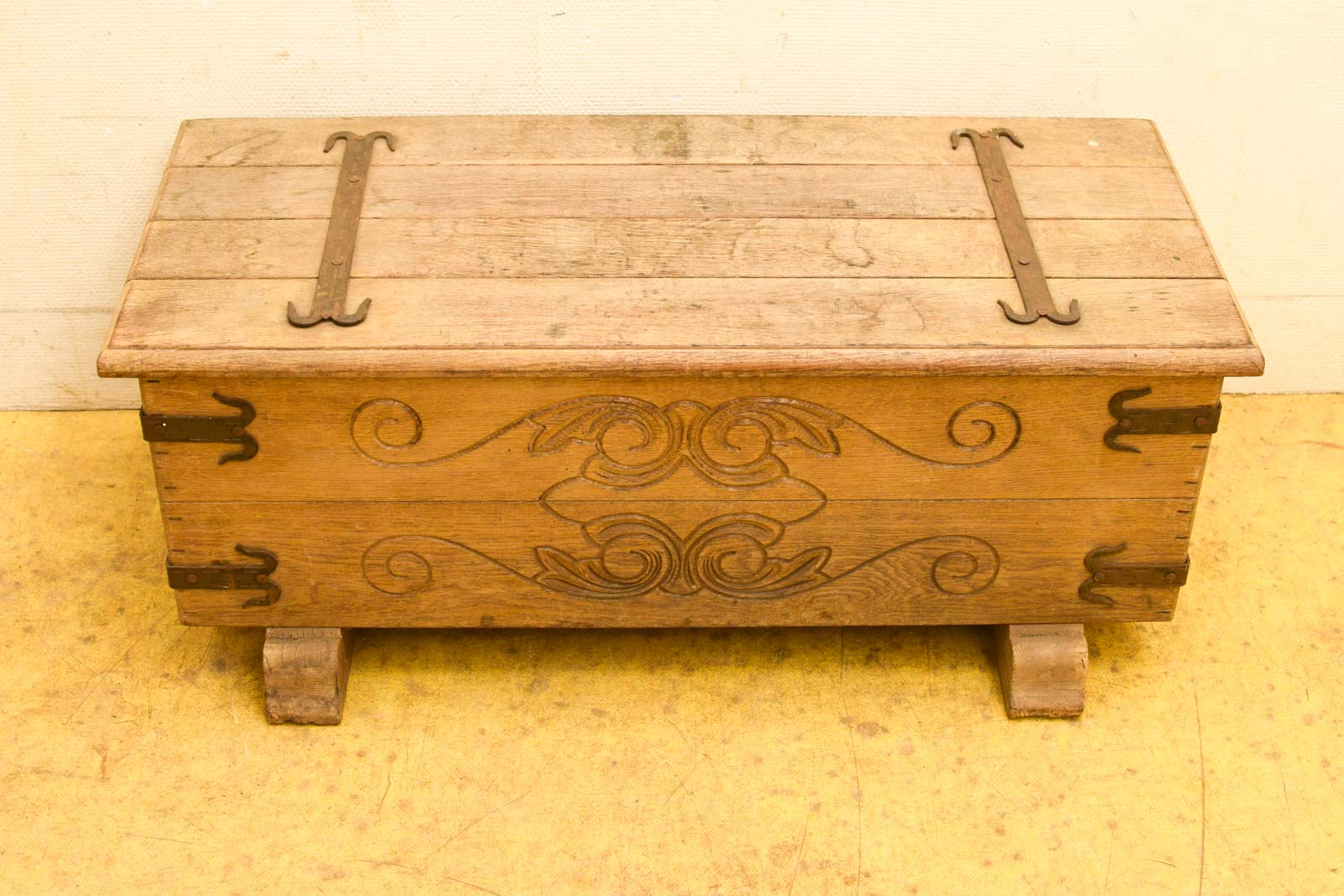 Alternative view of Houten dekenkist  50474