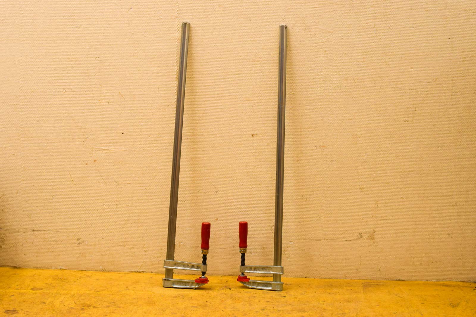 2 stuks grote  Lijmklemmen  50480