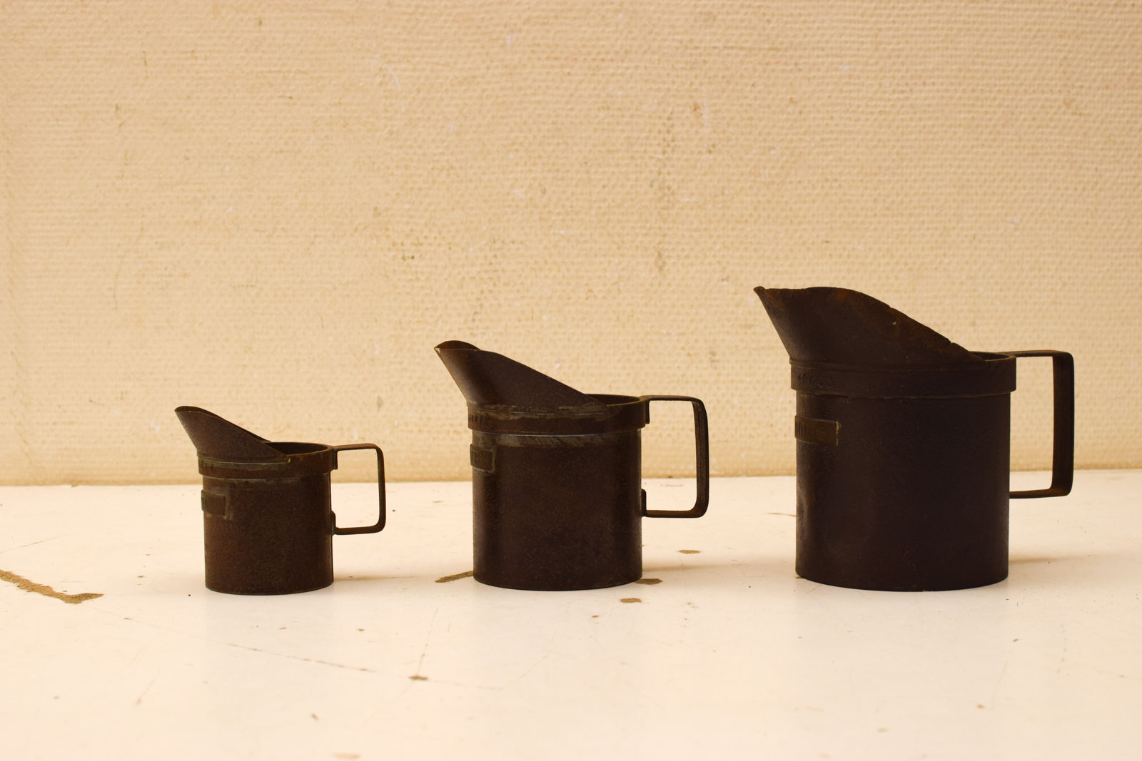 Alternative view of 3 stuks metalen Maatbekers  50485