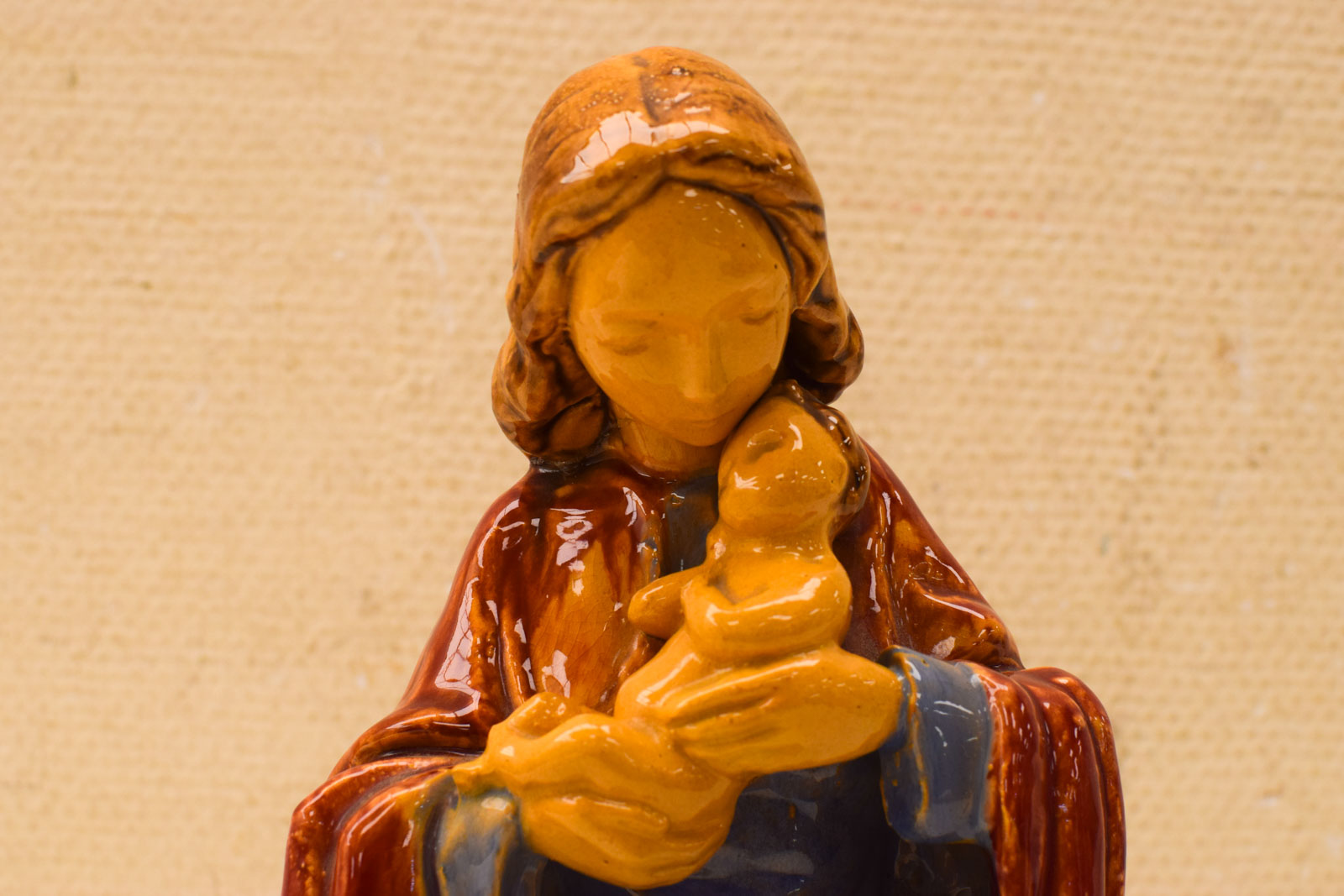 Alternative view of Porseleinen beeld van moeder en kind  50499