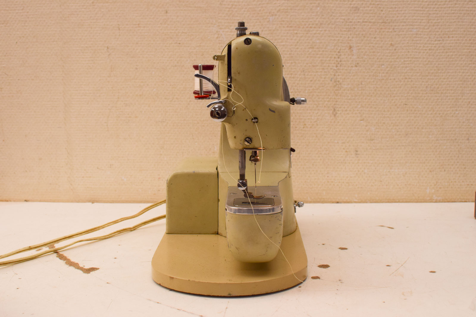 Alternative view of Fridor Elektrische Naaimachine  50554