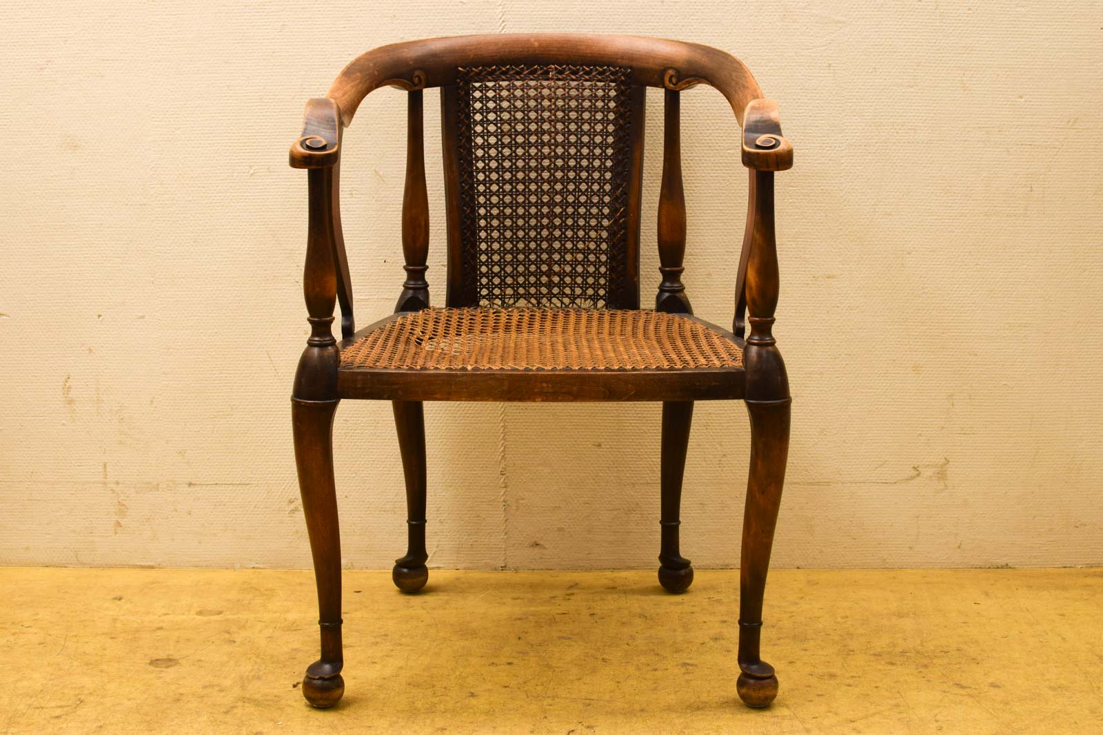 Houten stoel met armleuningen  50561