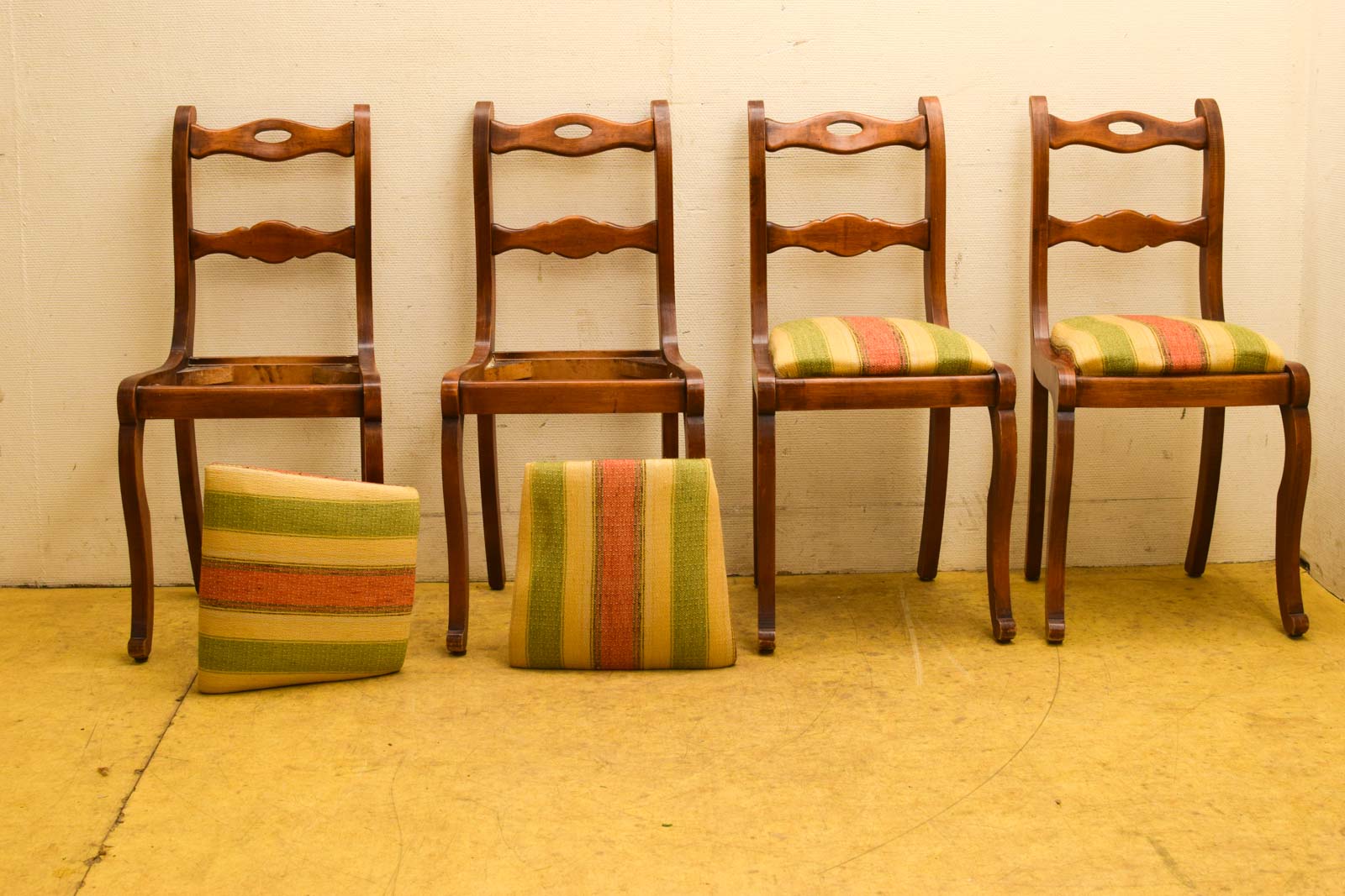 Alternative view of 4 stuks Houten Eetkamer stoelen  50581