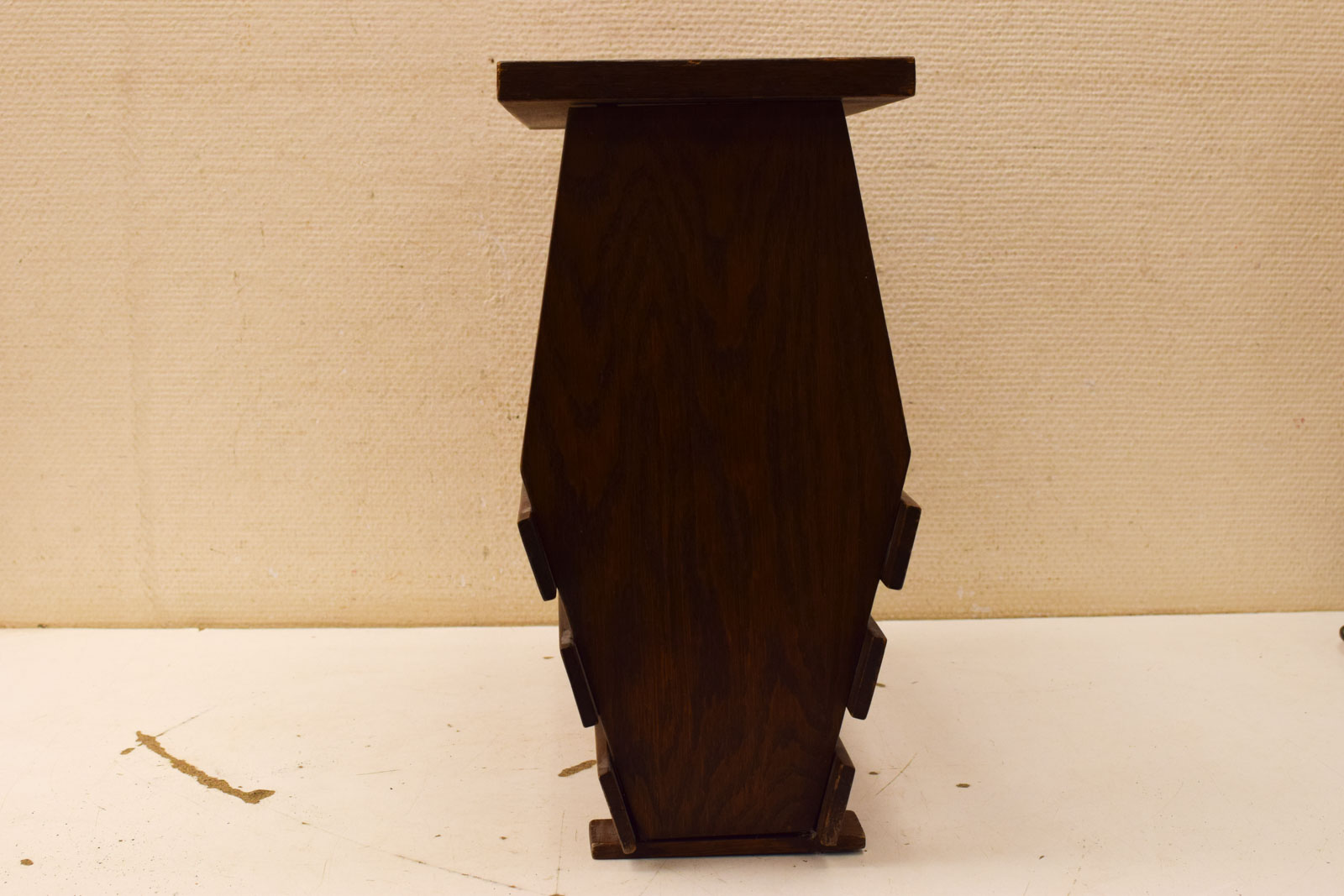 Alternative view of Houten Lectuurbak/krantenbak  50585