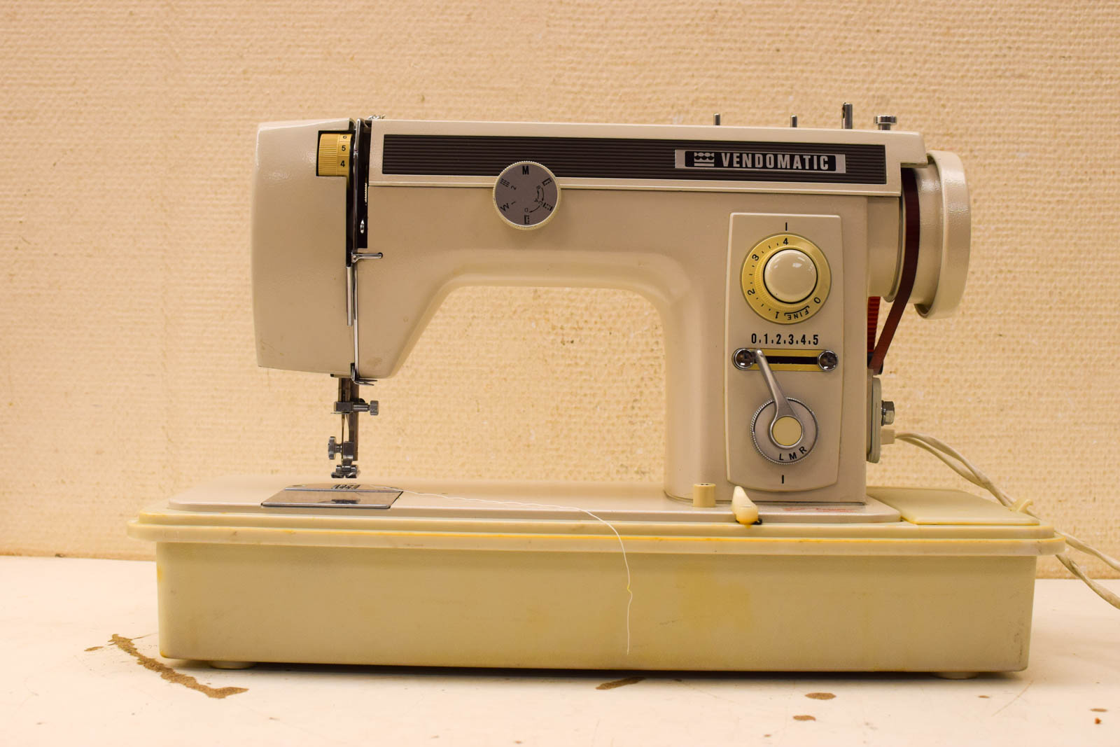 Vendomatic Naaimachine   50602