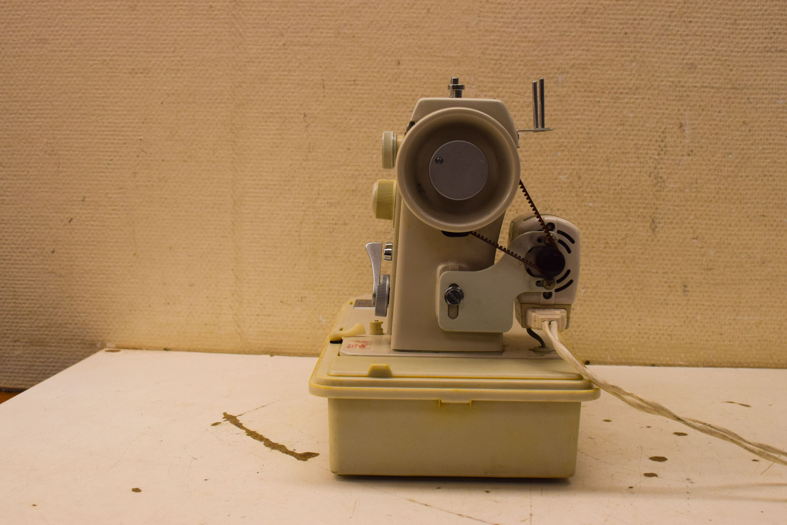 Alternative view of Vendomatic Naaimachine   50602