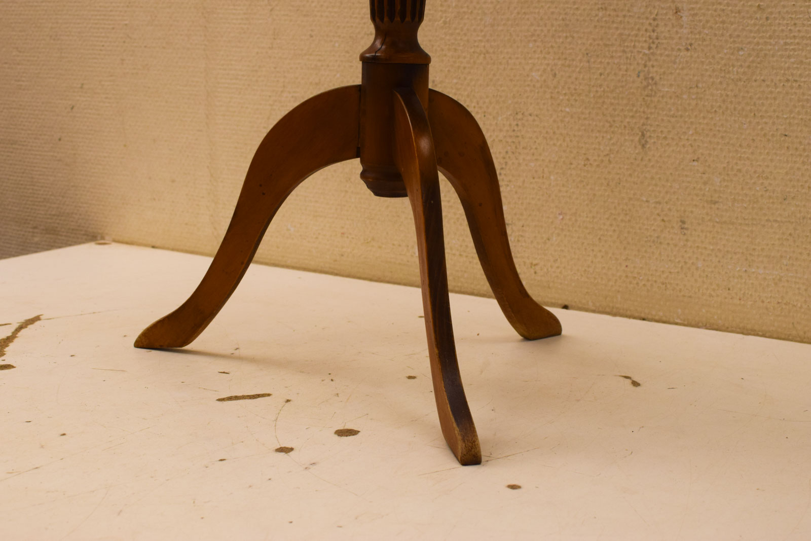 Alternative view of Vintage Houten Bijzettafeltje/plantentafeltje  50606