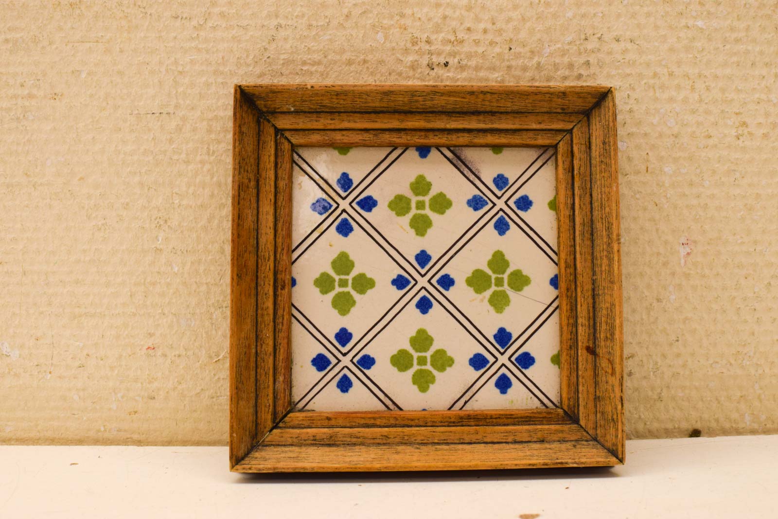 Wandtegel in houten lijstje  50612