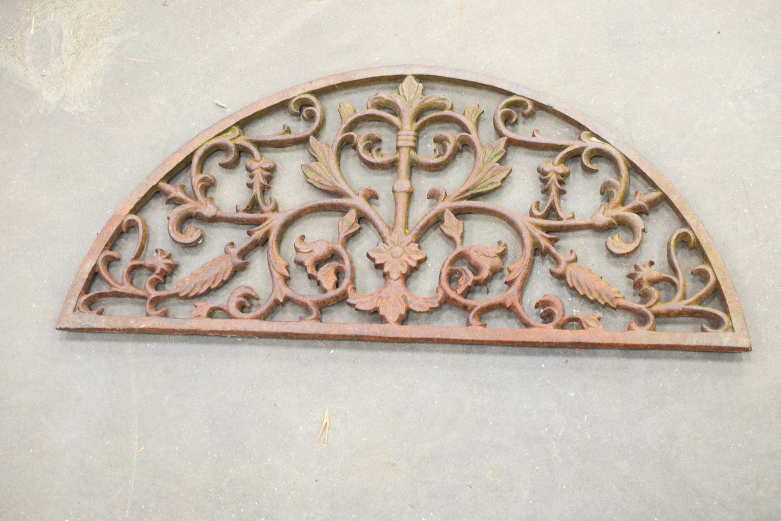 Alternative view of Halfronde metalen  deurmat 50618