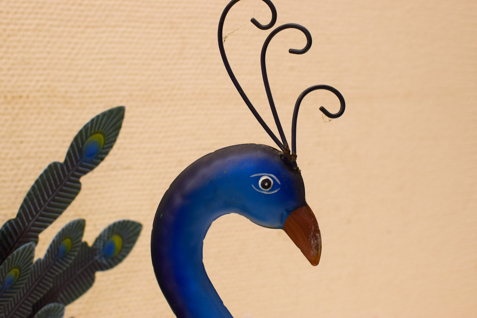 Alternative view of Metalen  beeld van een Pauw 50625