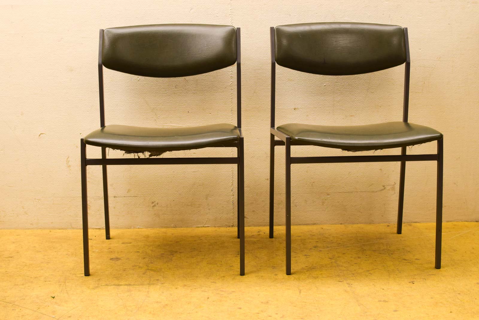 4 stuks Eetkamerstoelen  50659