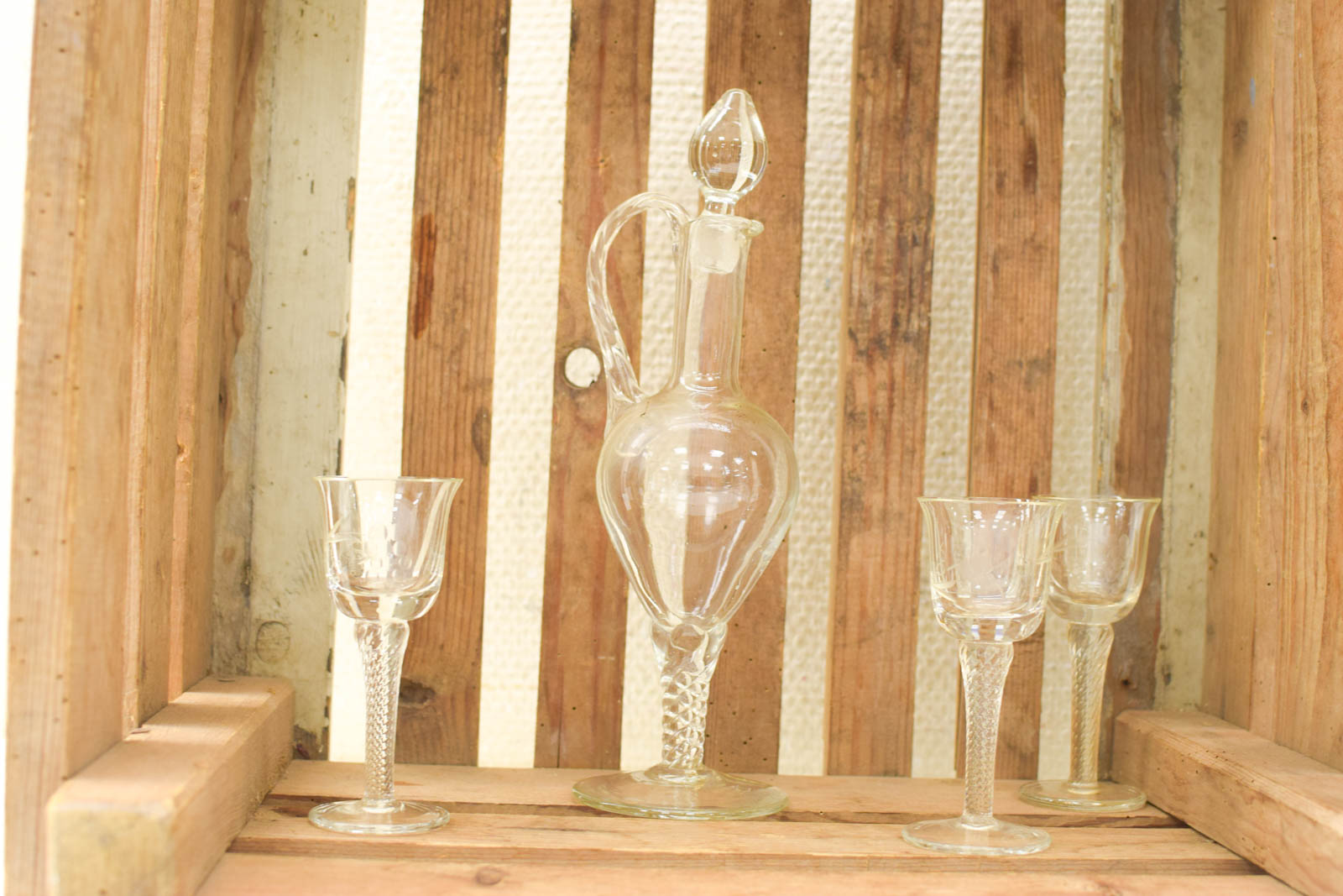 5 delig Glazen Karaf met 3 borrelglaasjes op voet  50713