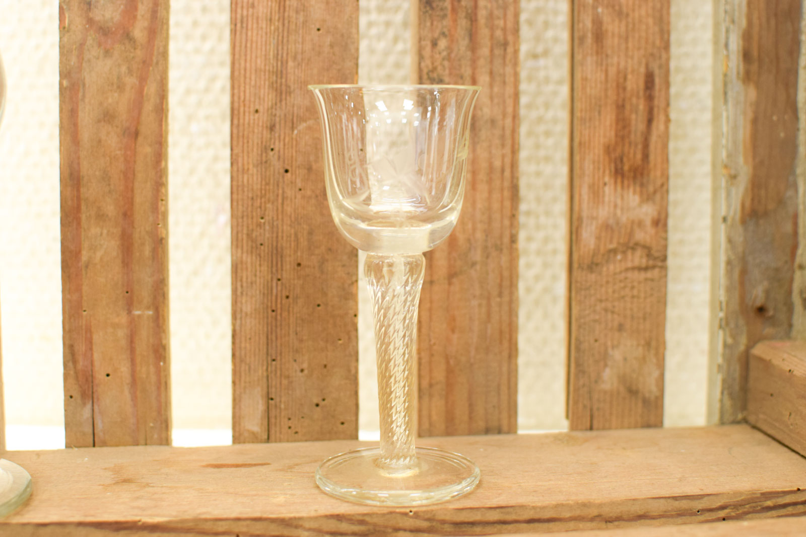 Alternative view of 5 delig Glazen Karaf met 3 borrelglaasjes op voet  50713