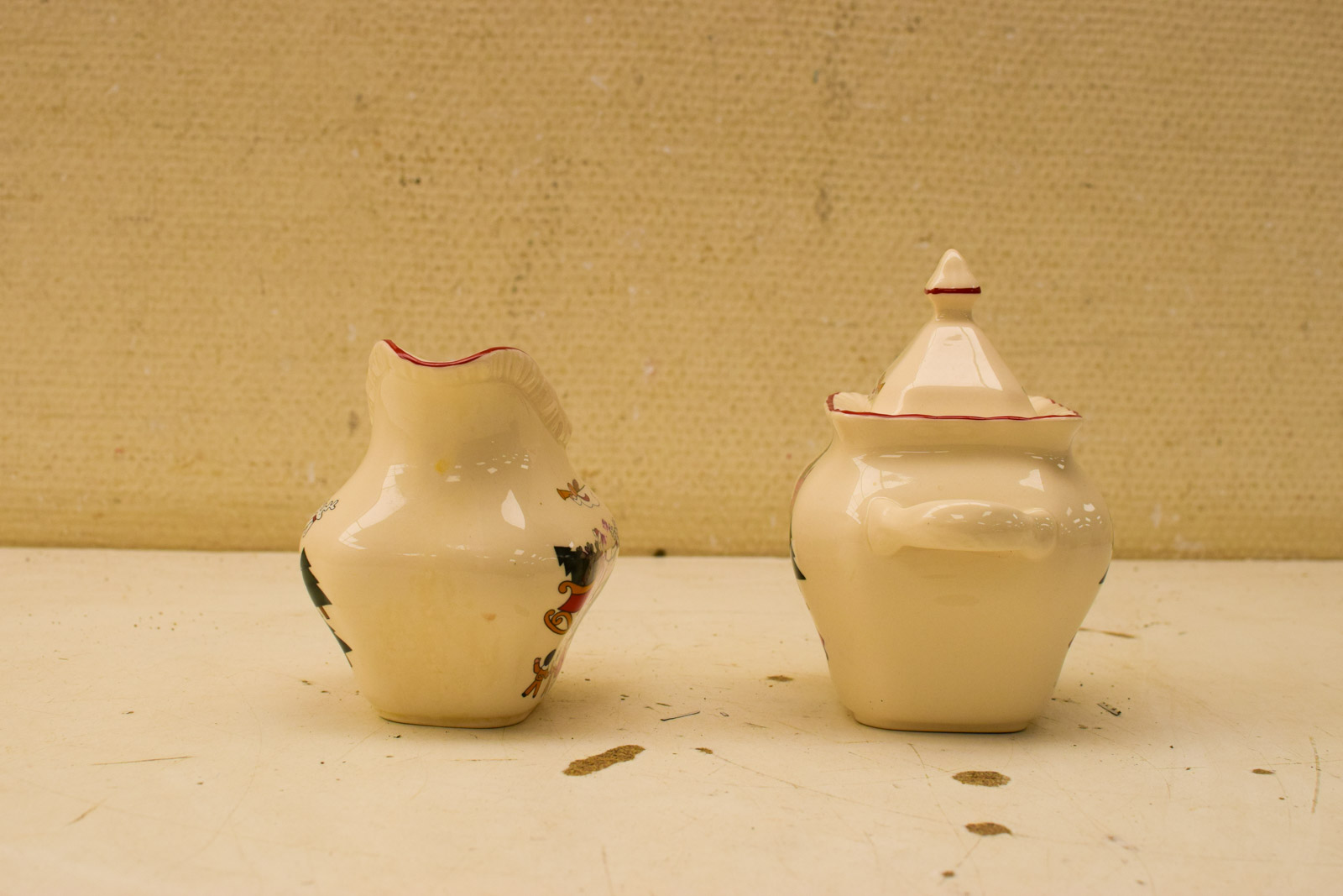 Alternative view of 3 delig Mason's Christmas Village  porseleinen suiker en melkkannetje  50779