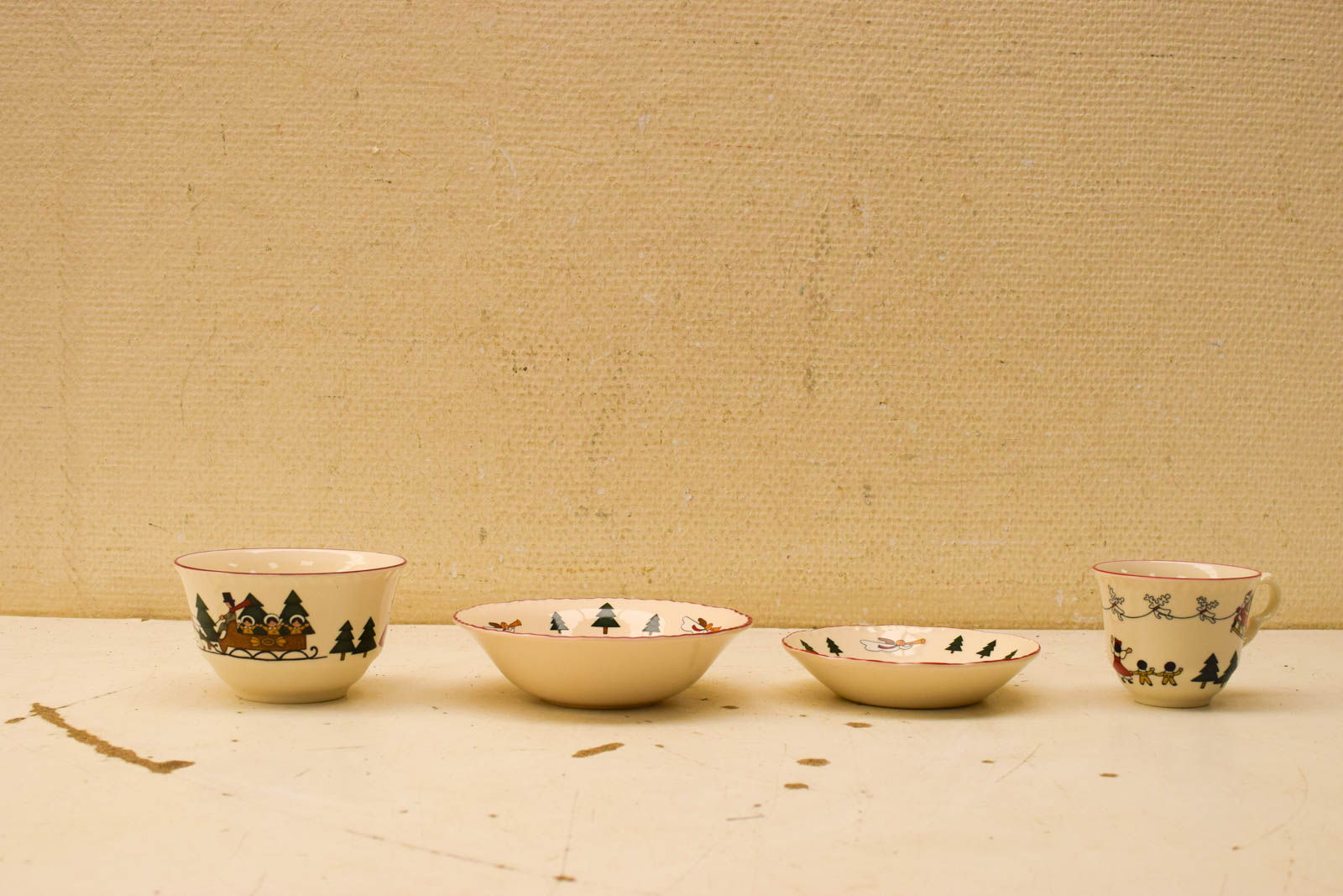 4 stuks Mason's Christmas Village  porseleinen 3 schaaltjes en kopje  50781