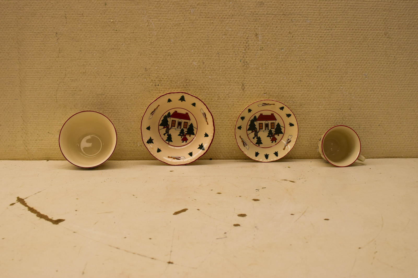 Alternative view of 4 stuks Mason's Christmas Village  porseleinen 3 schaaltjes en kopje  50781