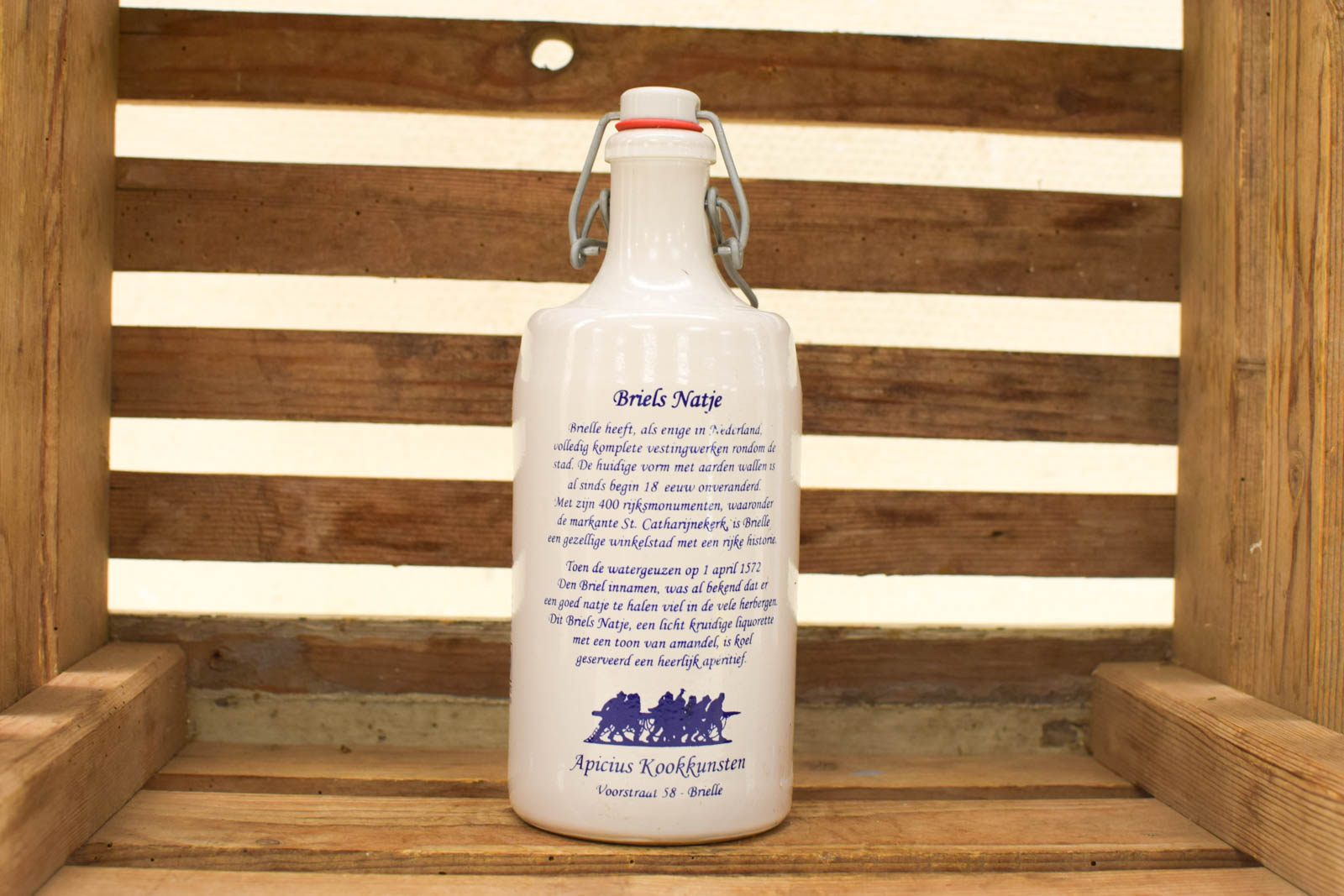 Alternative view of Briels Natje Stenen kruik met beugelsluiting  50816