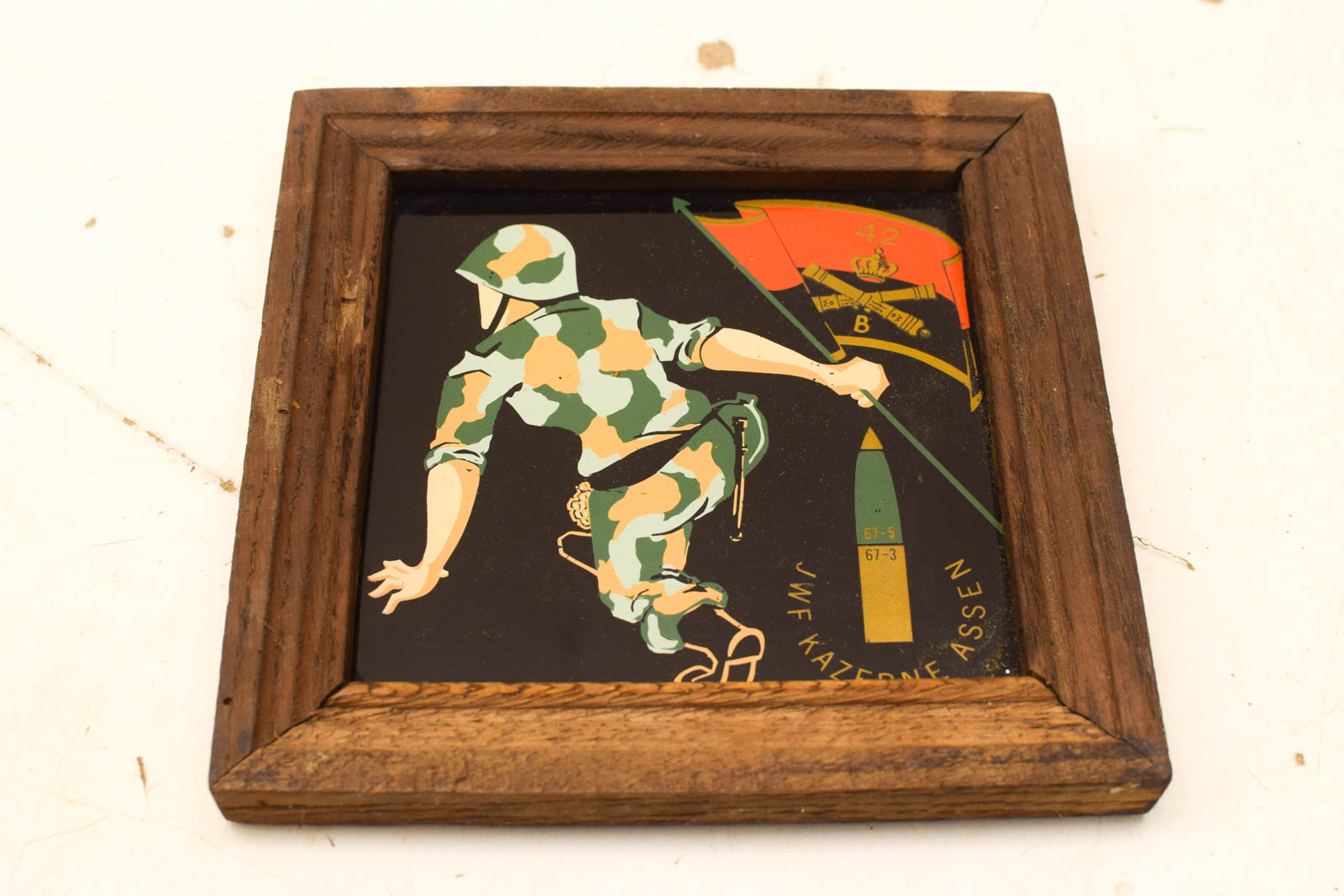 Alternative view of Wandtegel in houten lijstje  50820