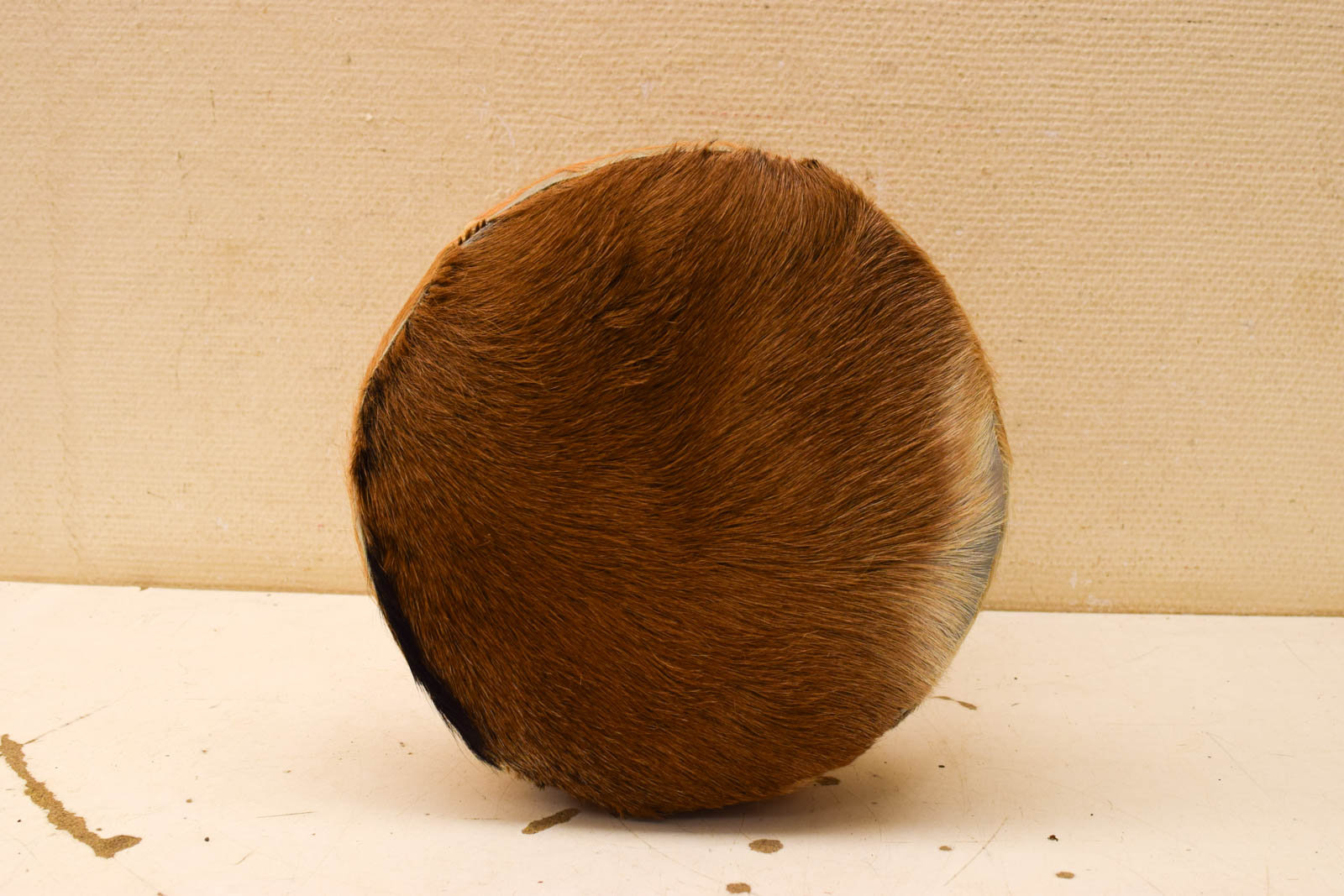 Alternative view of Houten krukje met huid zitting 50883