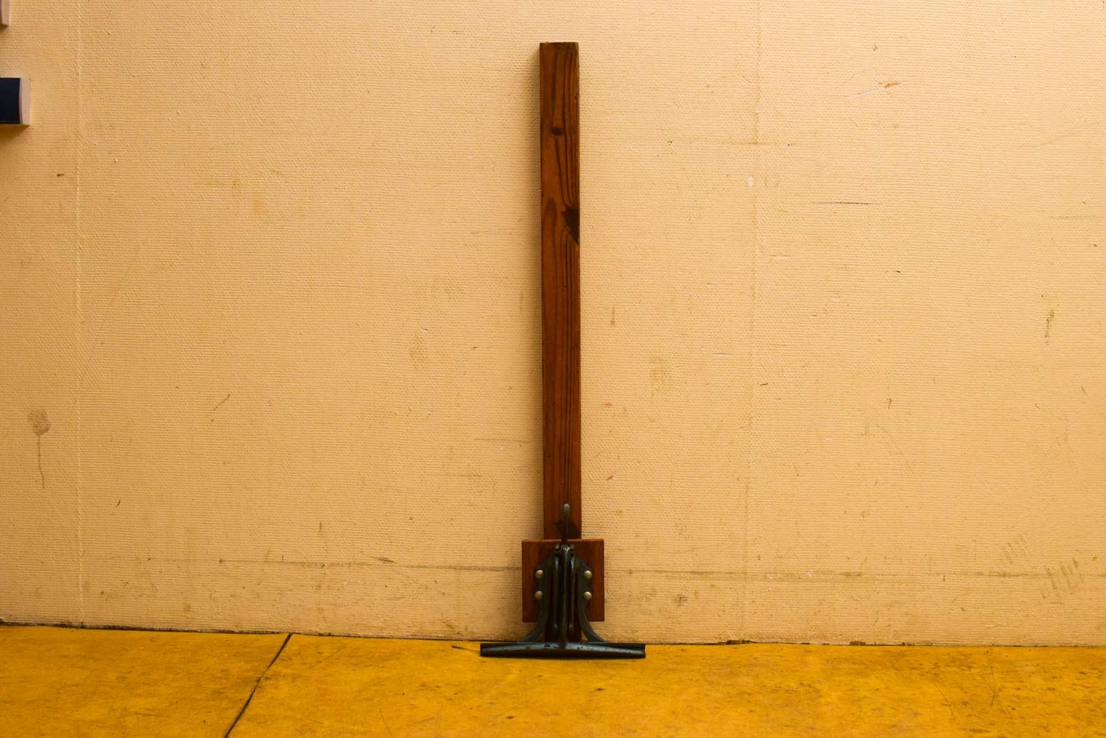 Buiger gemonteert op een plank 50896