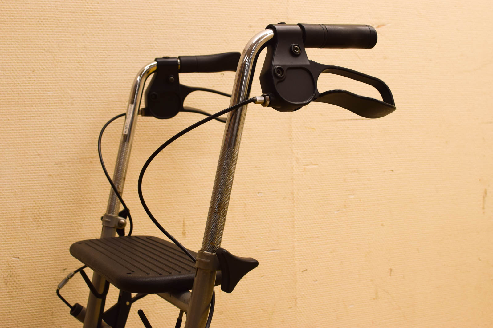 Alternative view of Rollator 50900